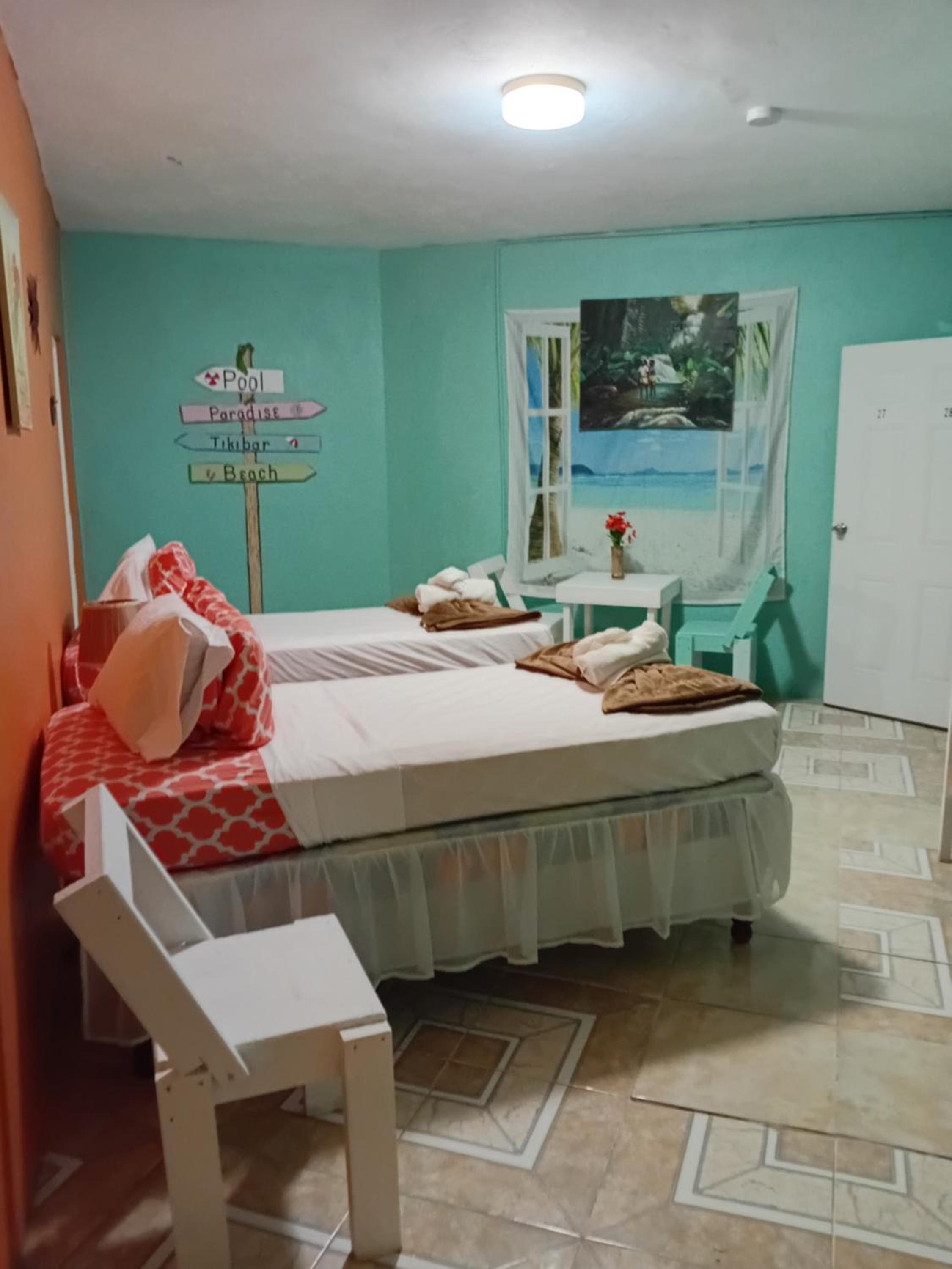 Queen Room photo 2