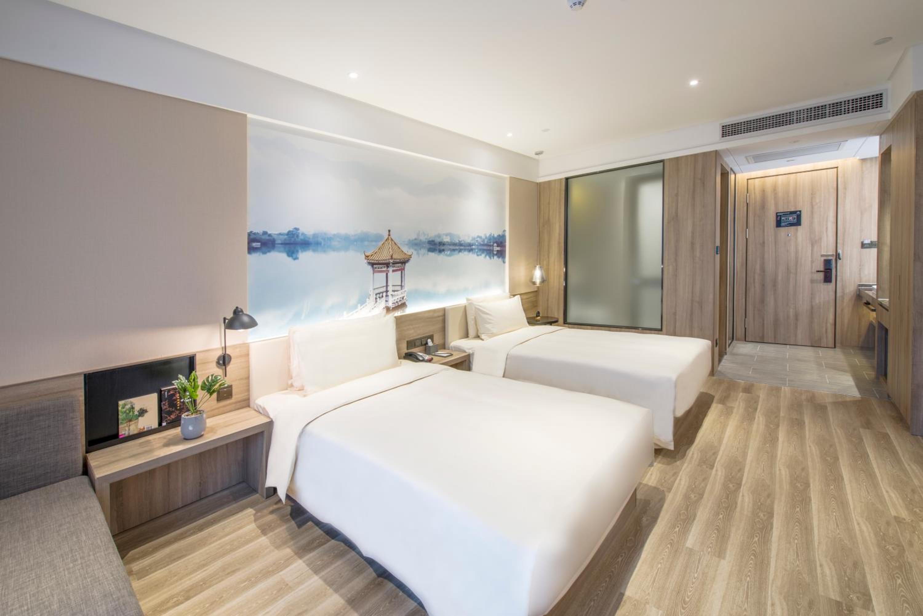 Jimu Twin Room with City View