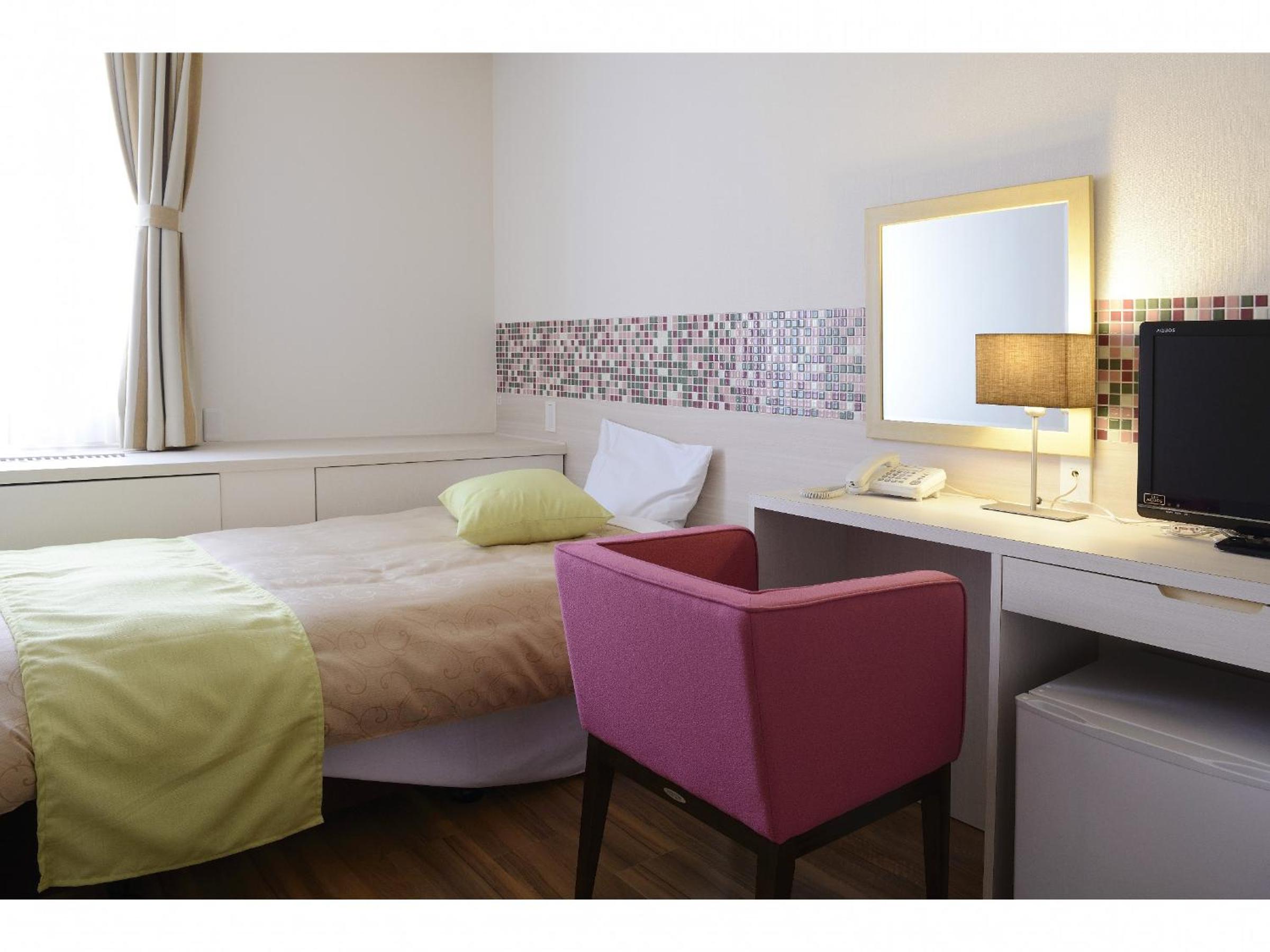 Single Room with No View - Non-Smoking