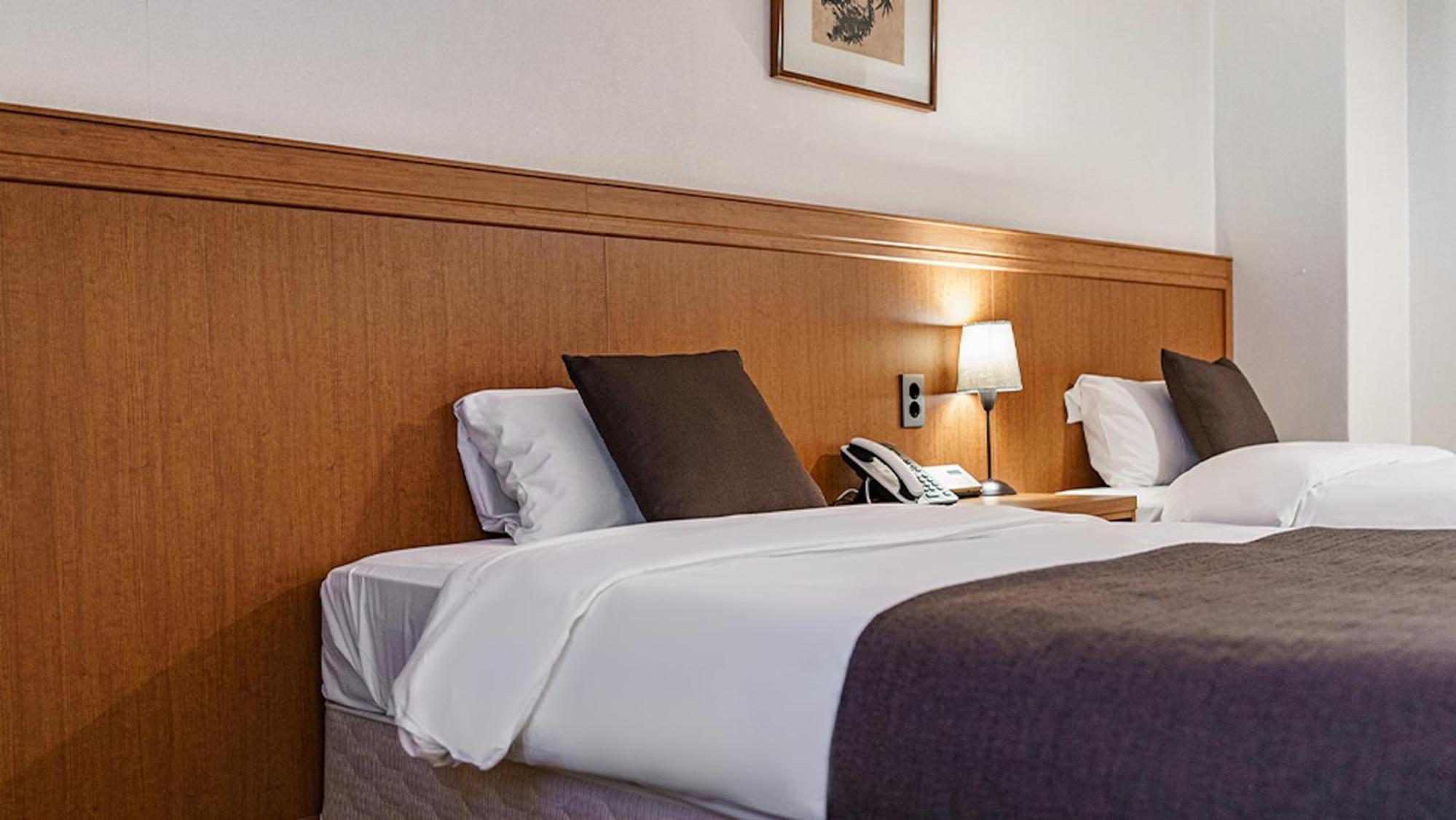 Standard Twin Room - Photo 2
