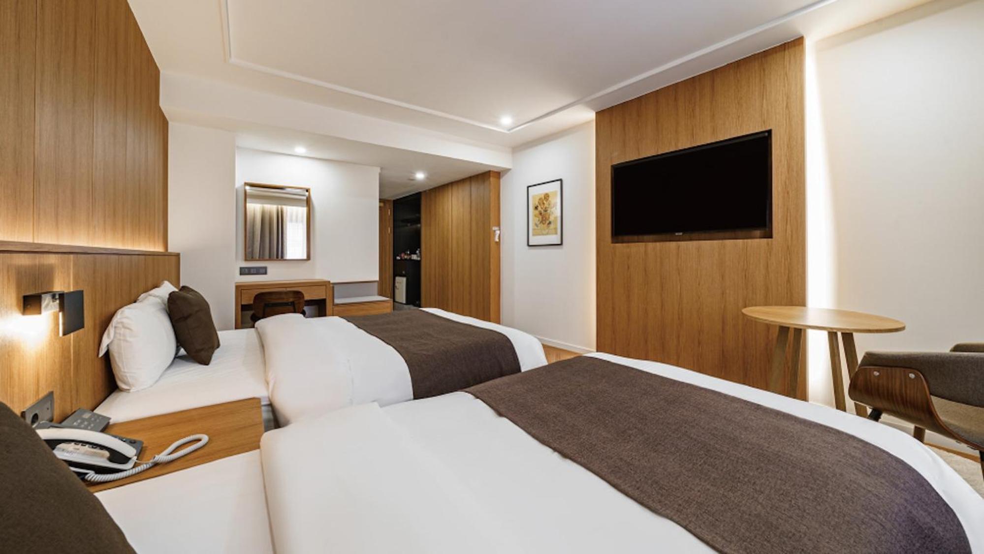 Premier Deluxe Twin Room - Photo 3