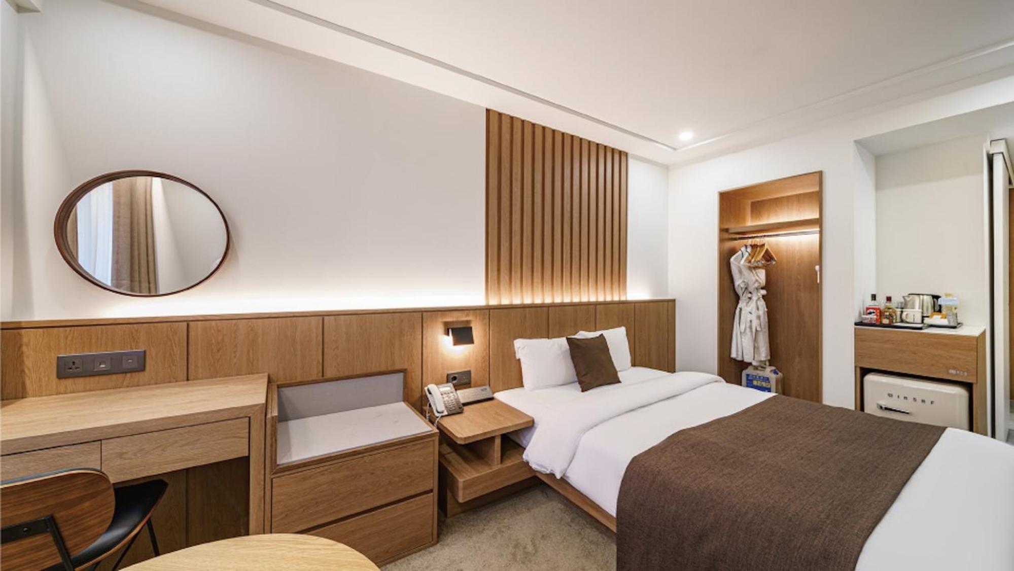 Premier Standard Double Room - Photo 2