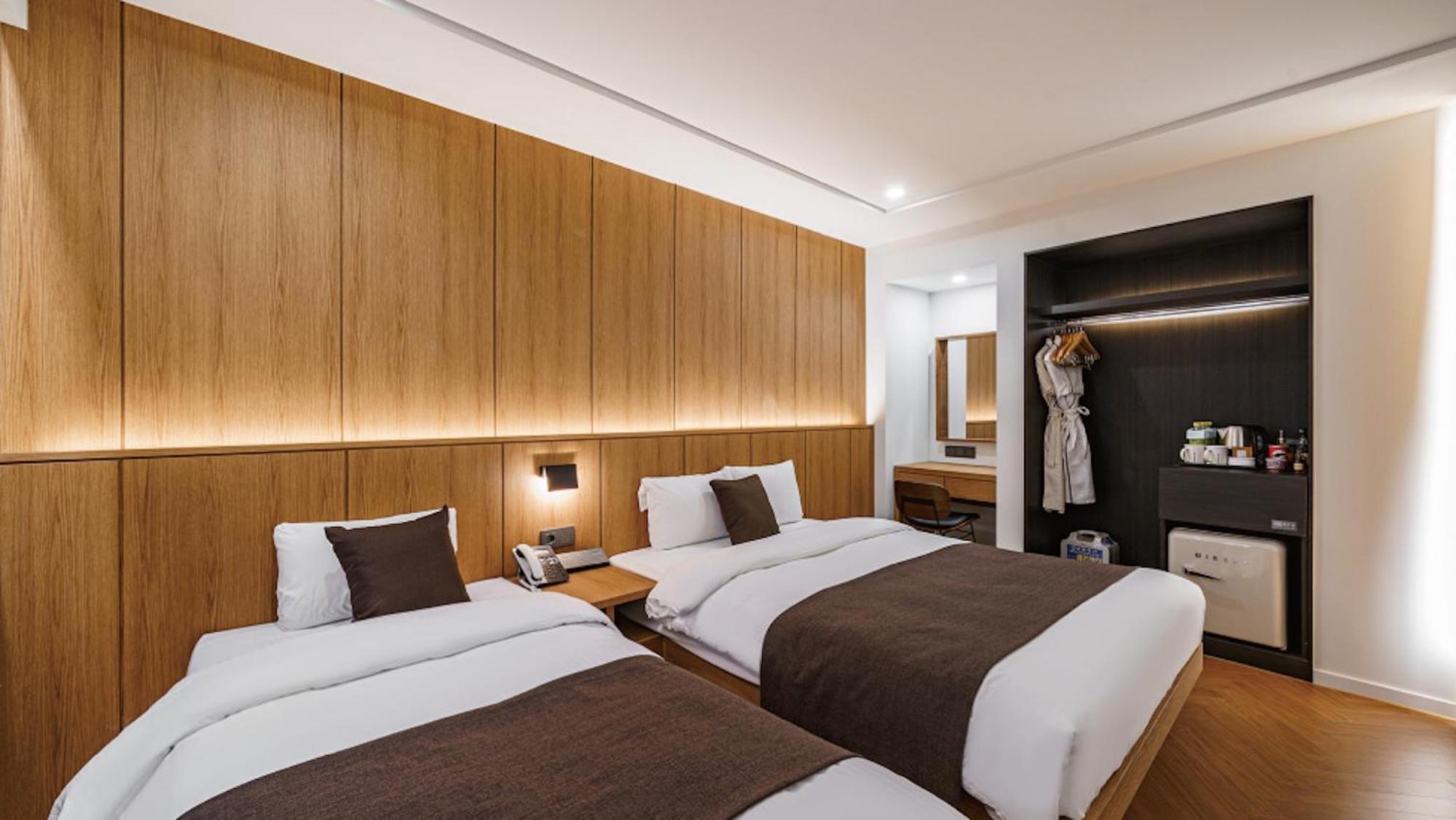 Triple Room with City View - Photo 3