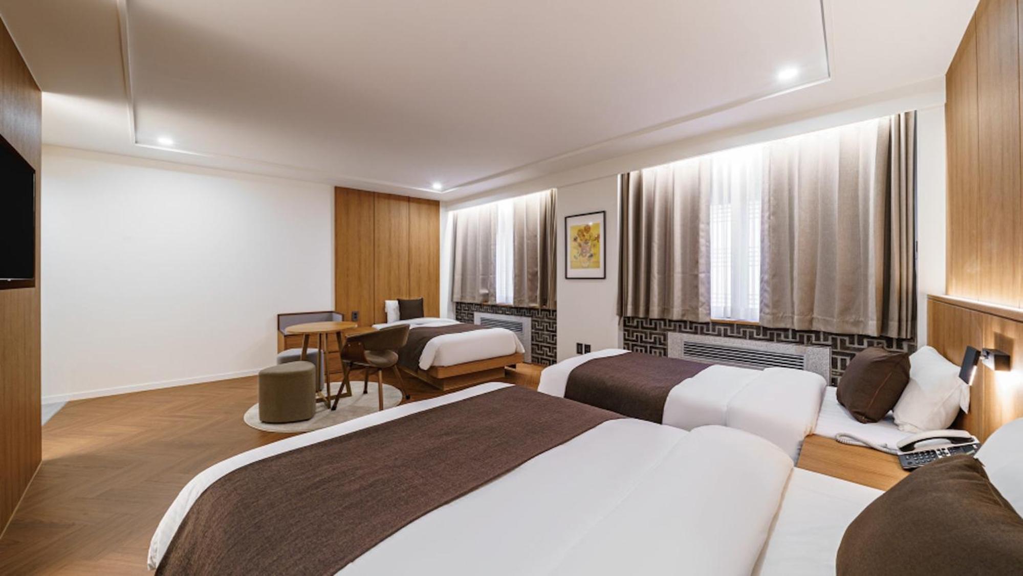 Triple Room with City View - Photo 1
