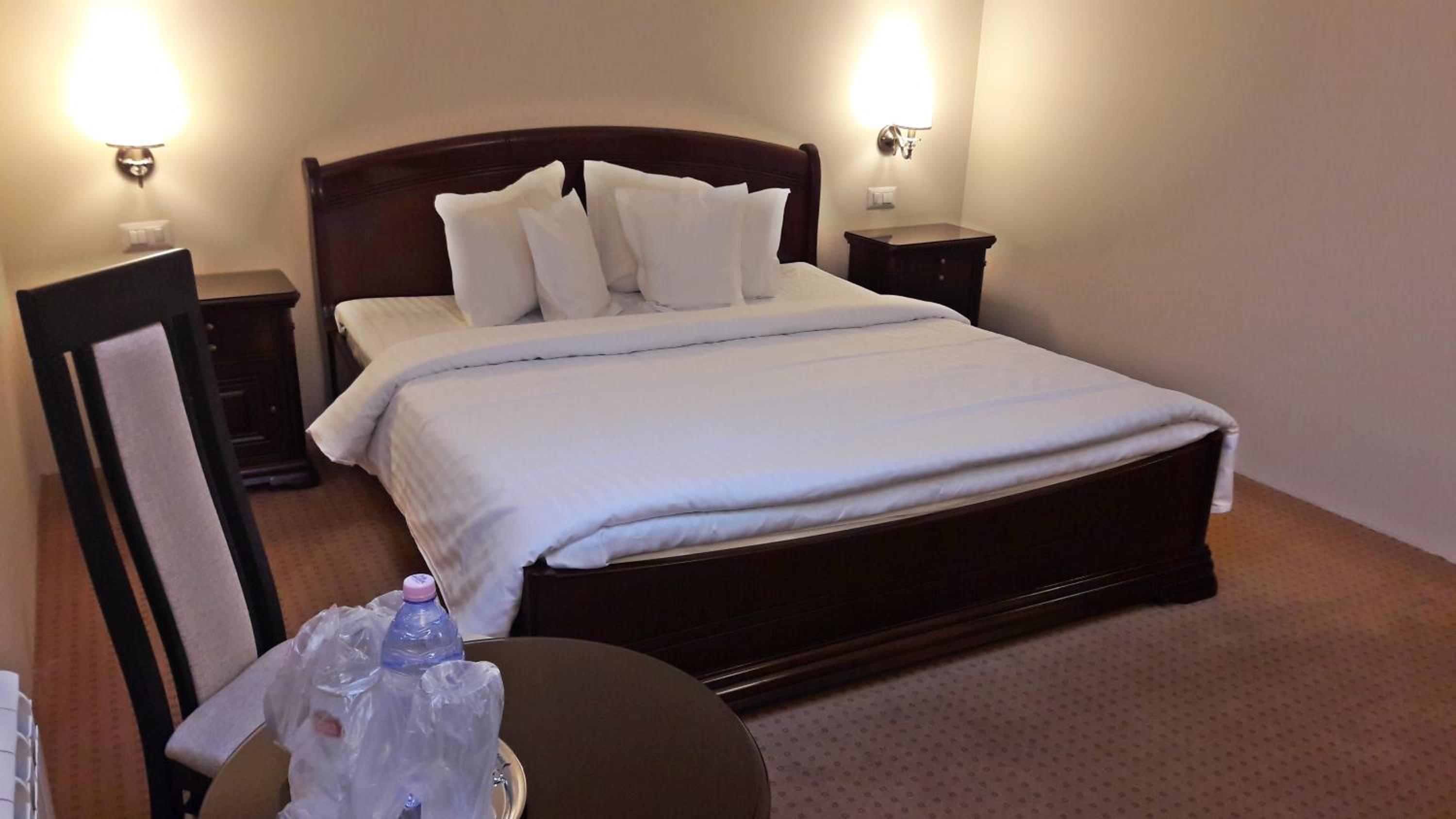 Double Room - Photo 7