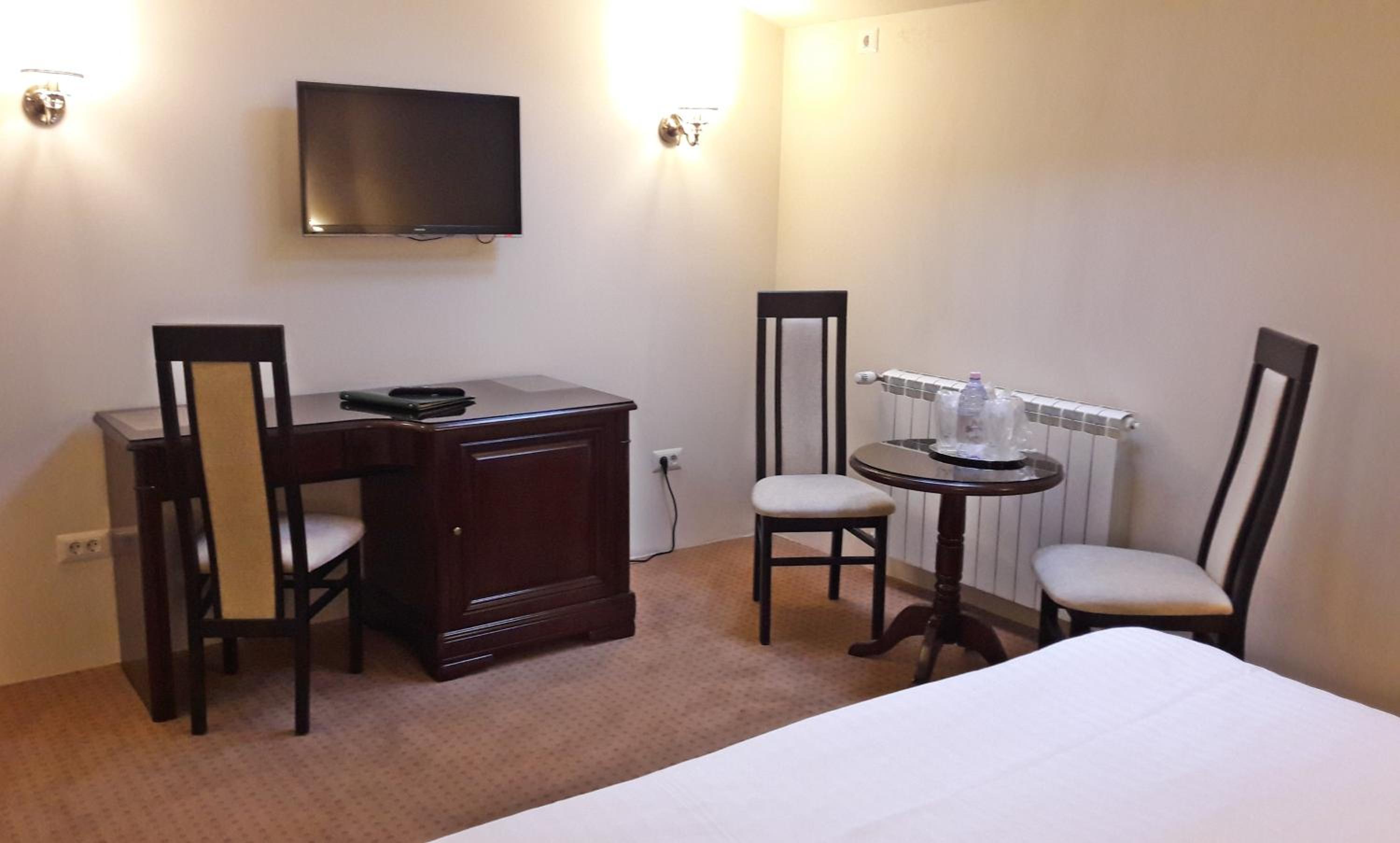 Double Room - Photo 8