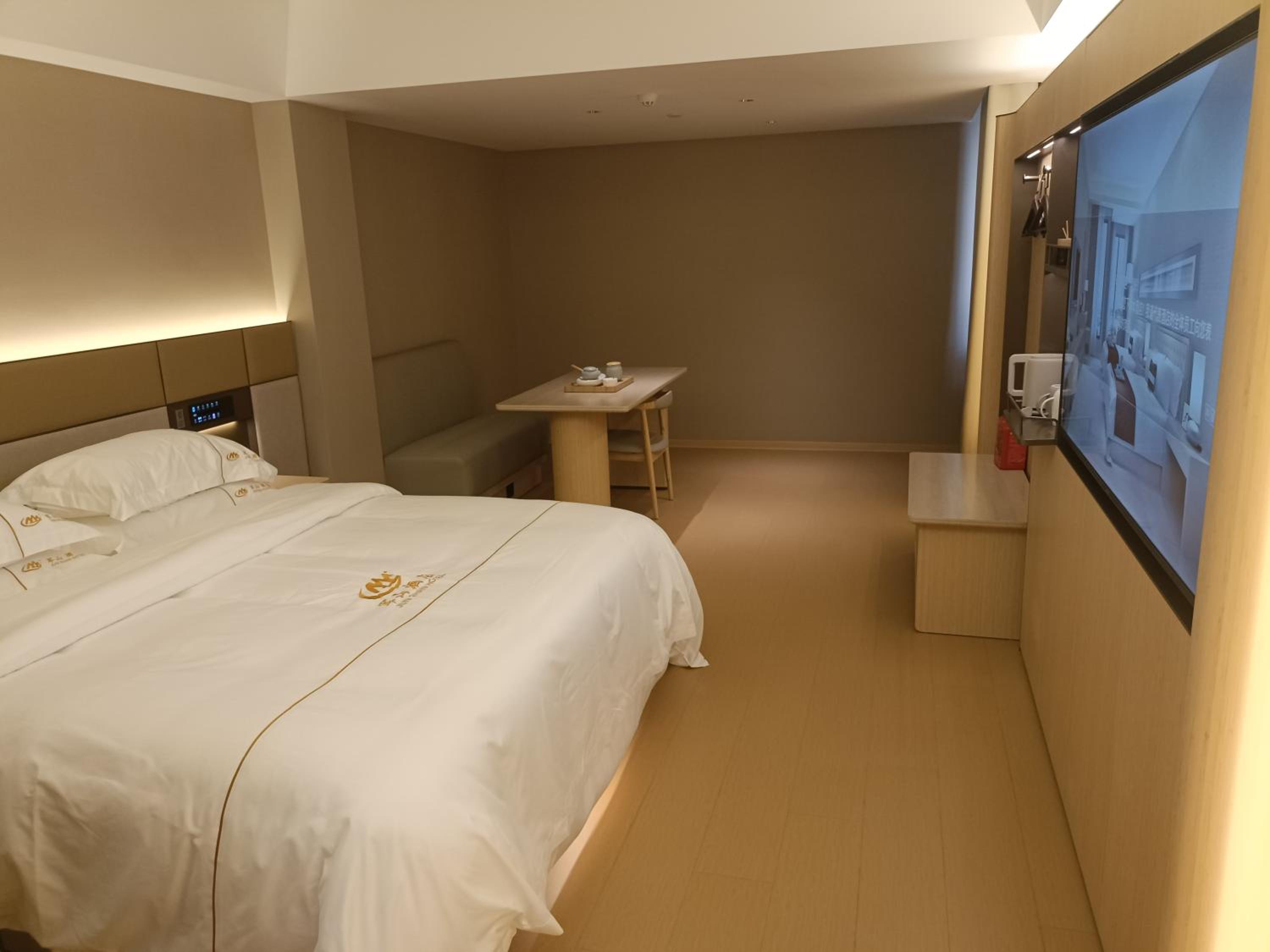 Deluxe Queen Room