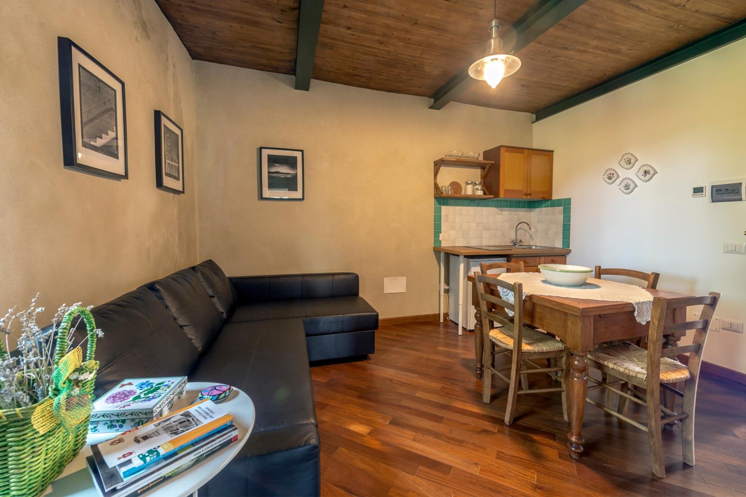 One-Bedroom House - Photo 6