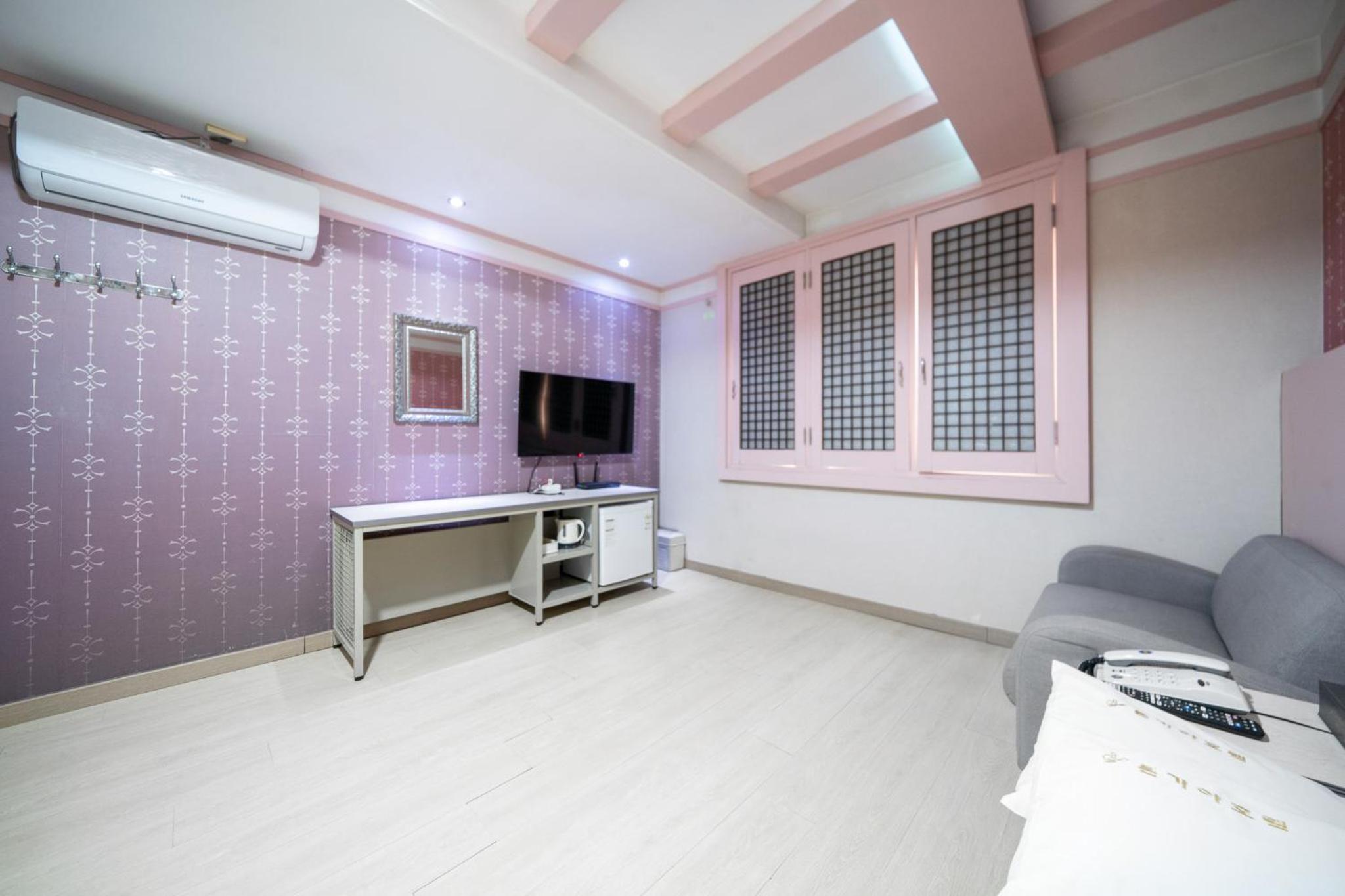 Korean-Style Ondol Room