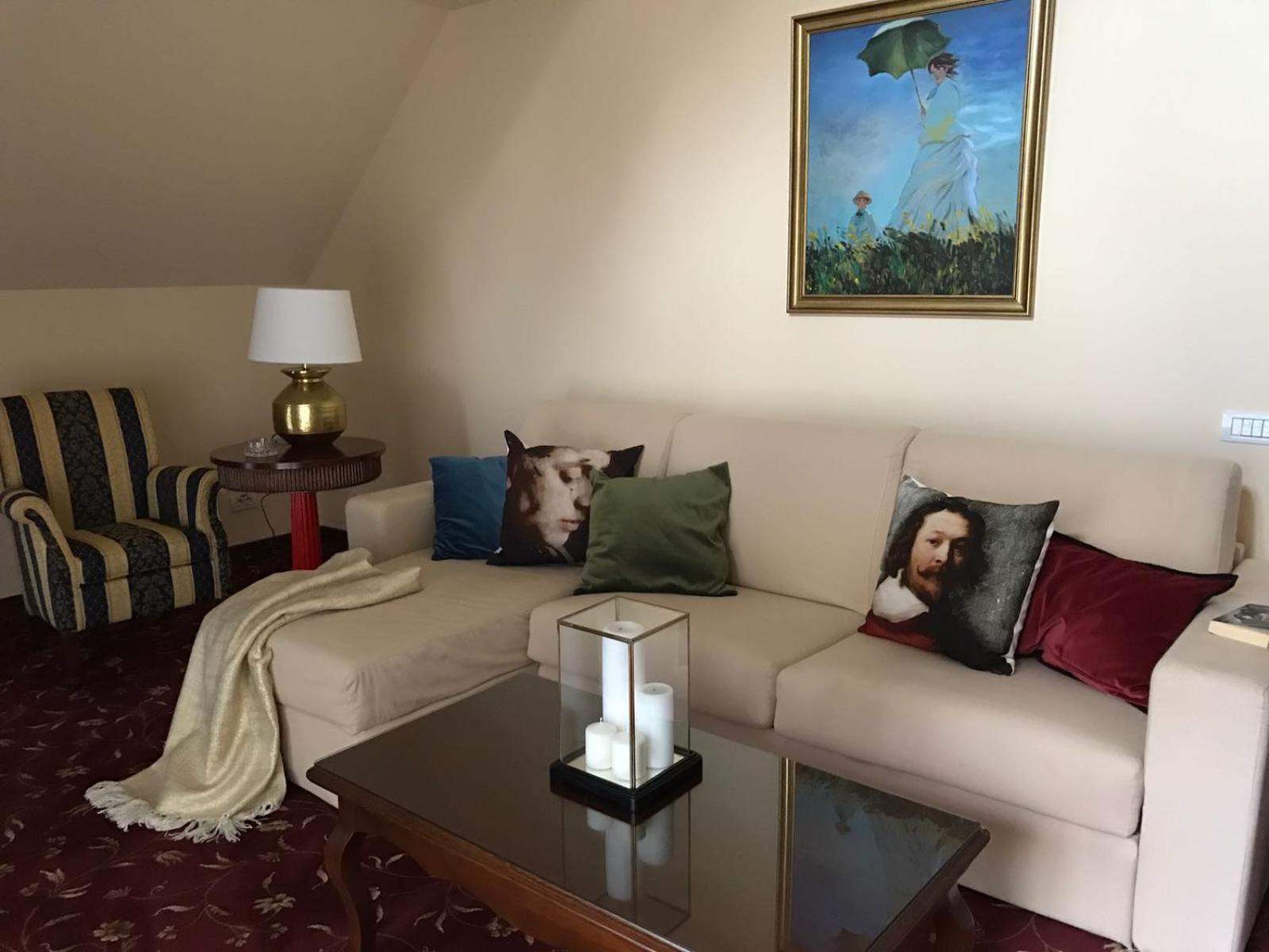 Deluxe Suite - Photo 1