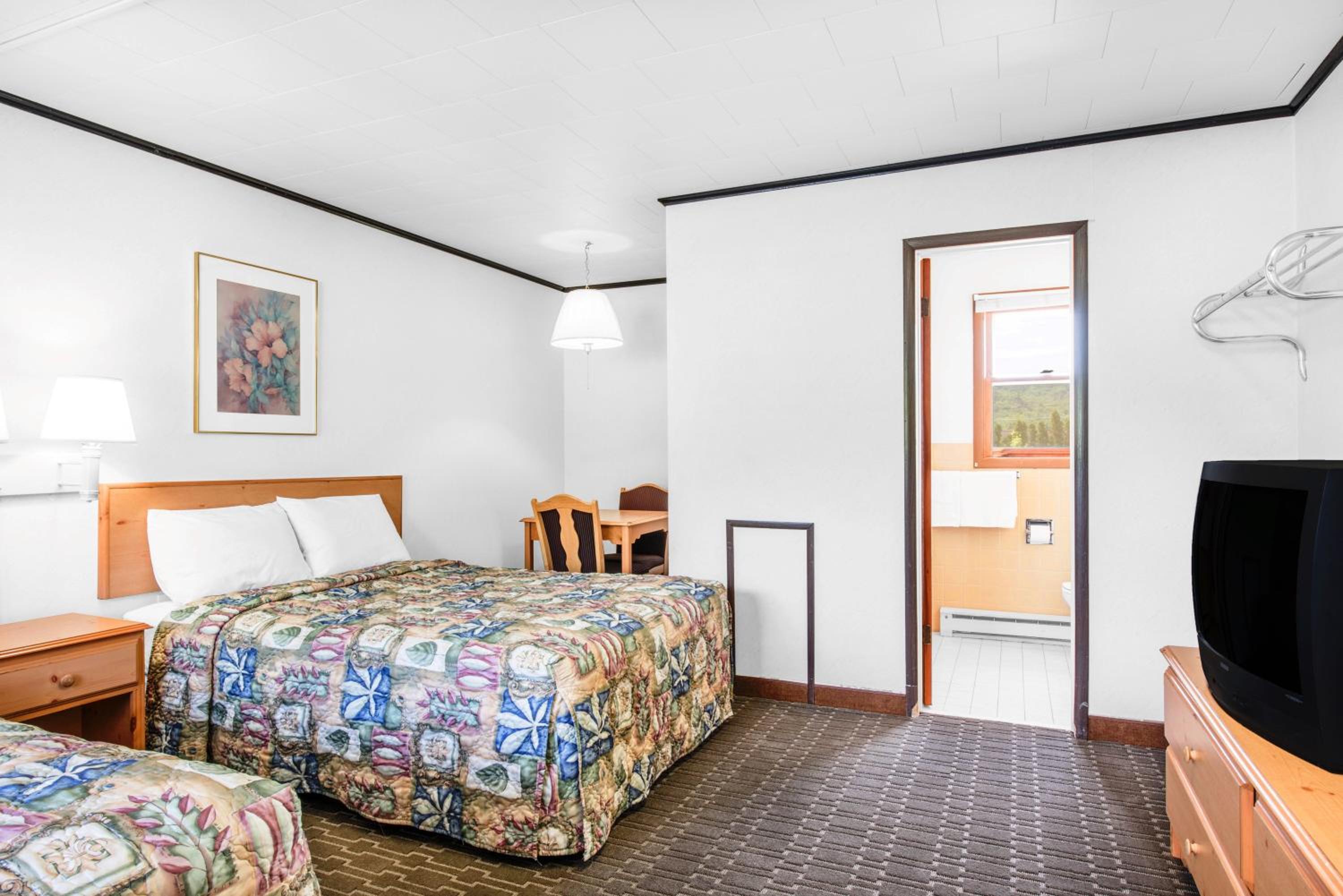 Double Room with Two Double Beds - Non-Smoking - Photo 2