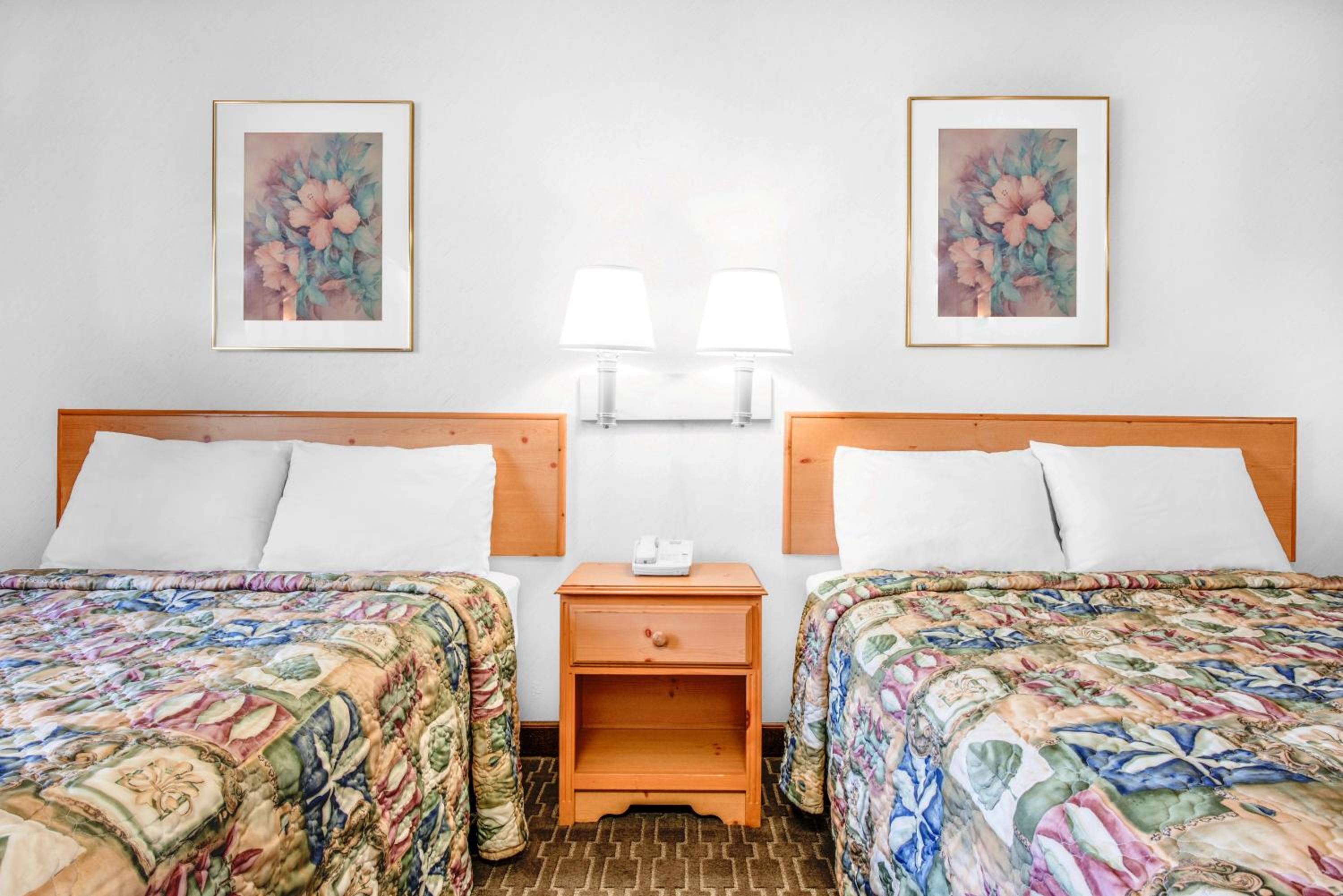 Double Room with Two Double Beds - Non-Smoking - Photo 3