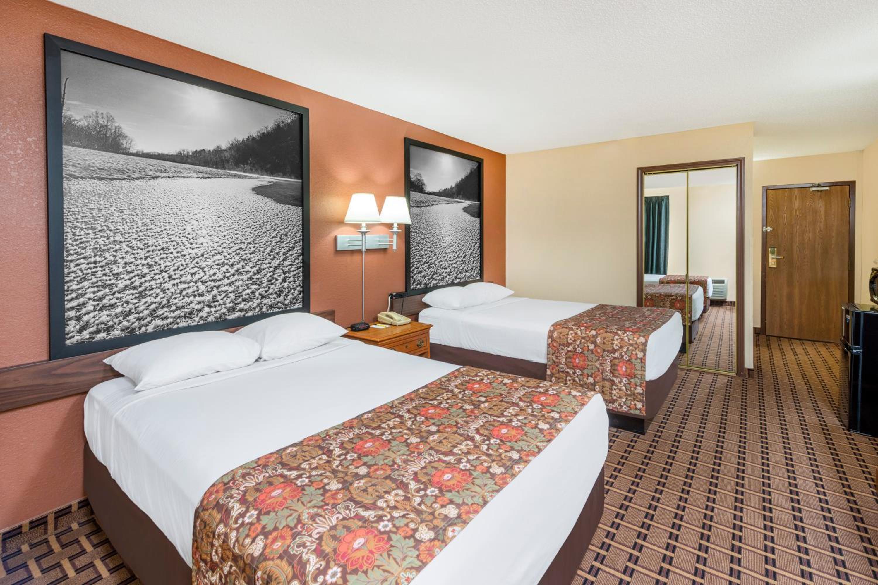 Double Room with Two Double Beds - Non-Smoking - Photo 1