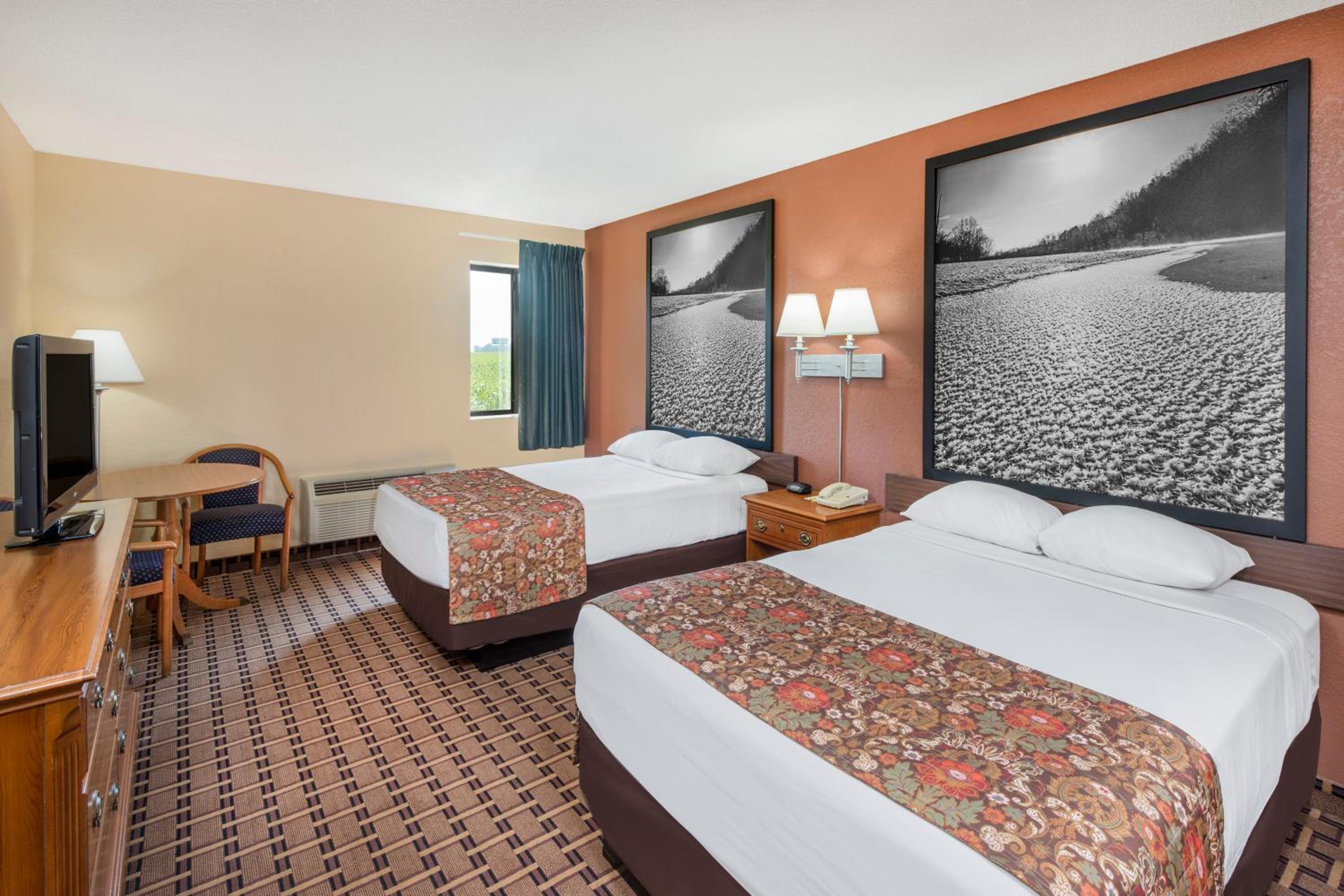 Double Room with Two Double Beds - Non-Smoking - Photo 2