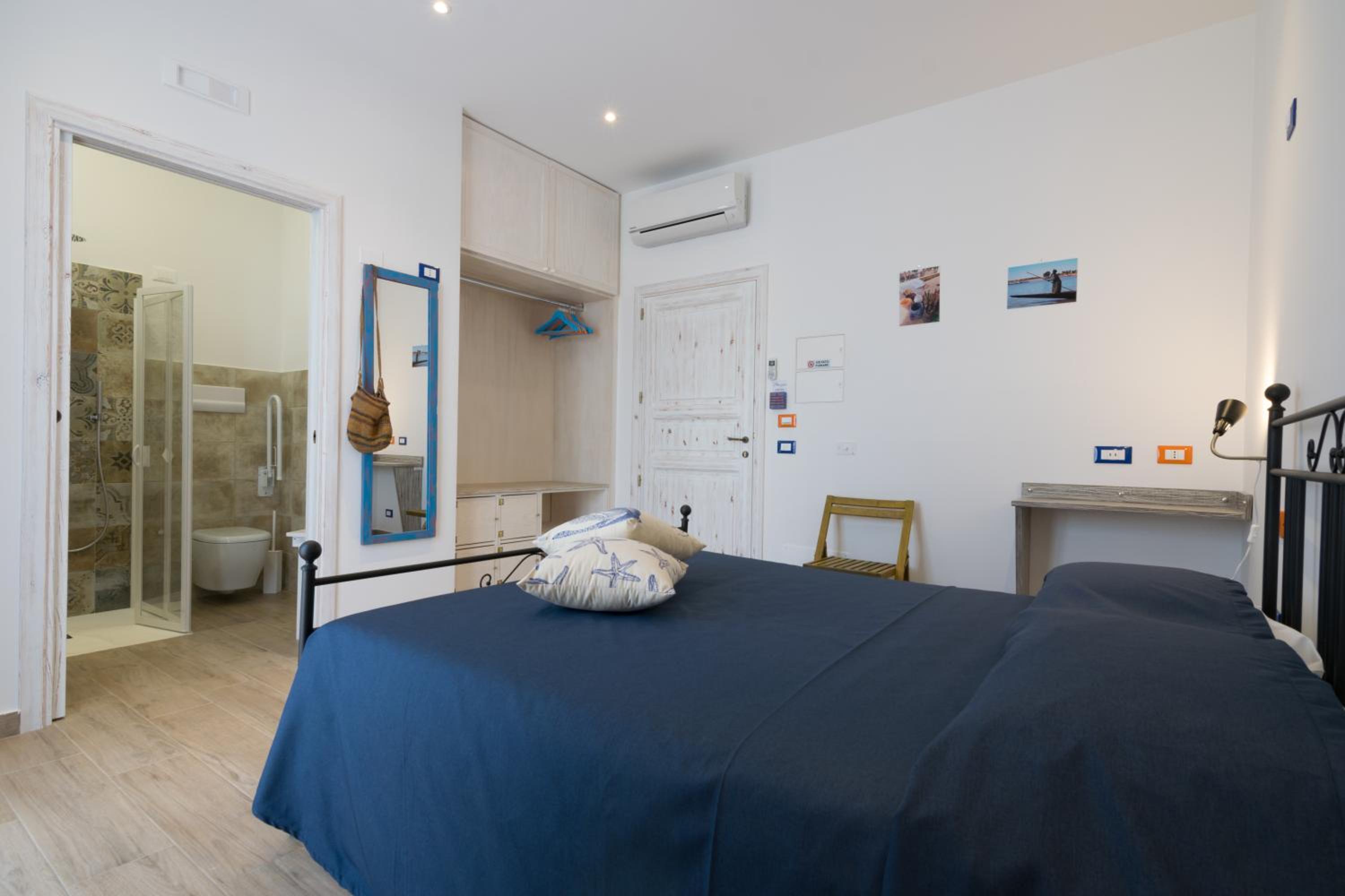 Large Double Room photo 3