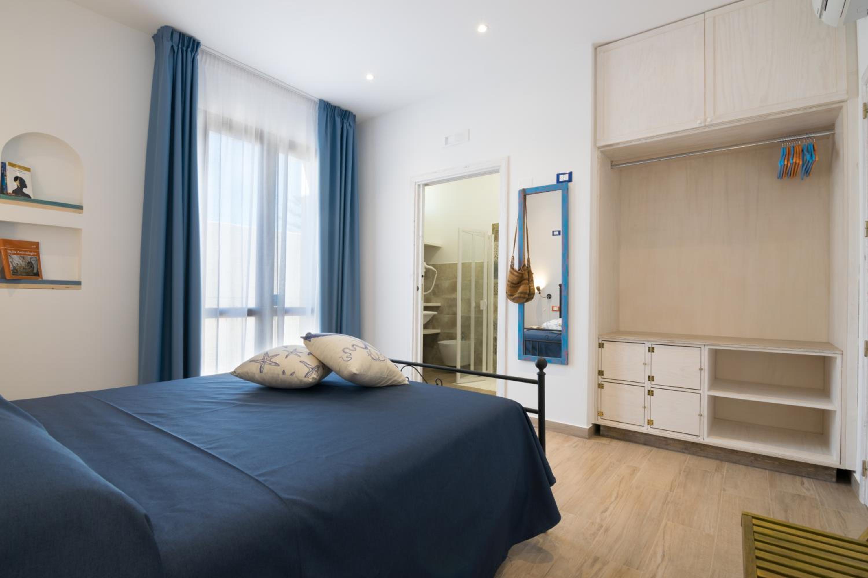 Large Double Room photo 1