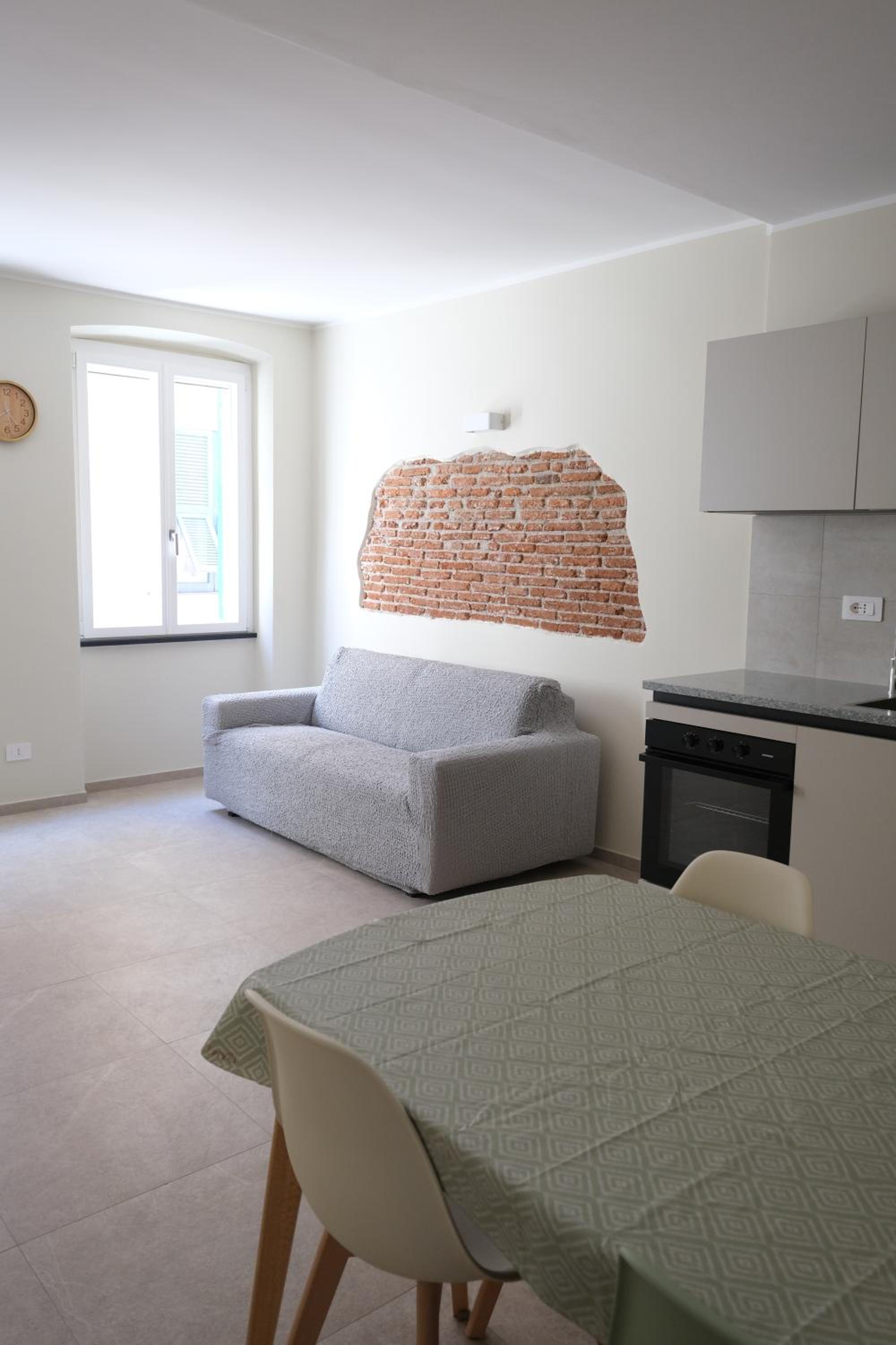 Deluxe One-Bedroom Apartment
