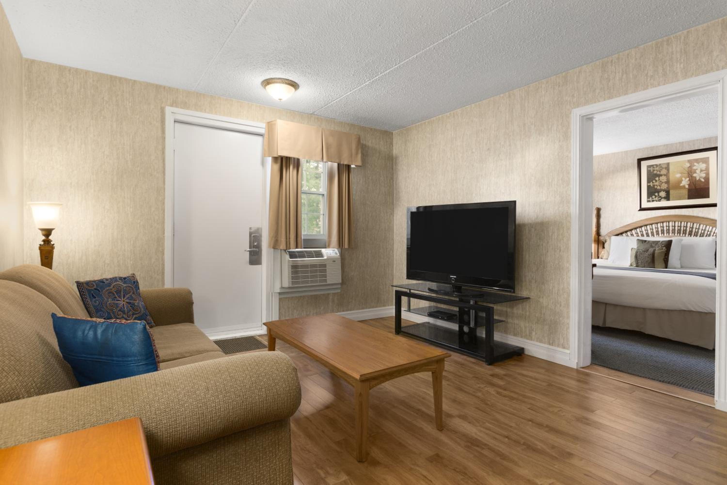 One-Bedroom King Suite - Non-Smoking - Photo 2