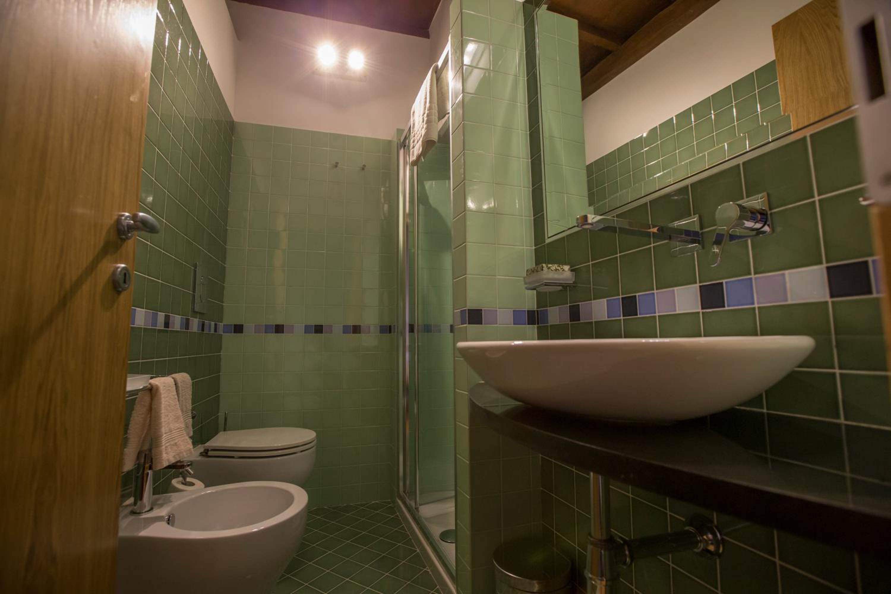 Twin Room with City View - Photo 7