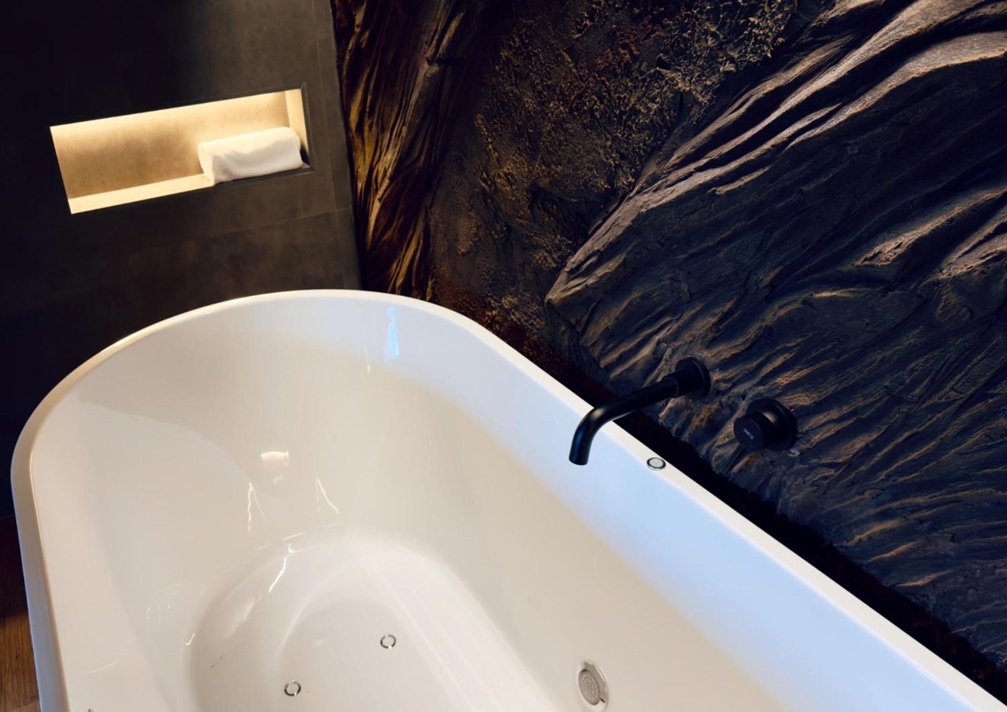 Double Room with Spa Bath photo 2