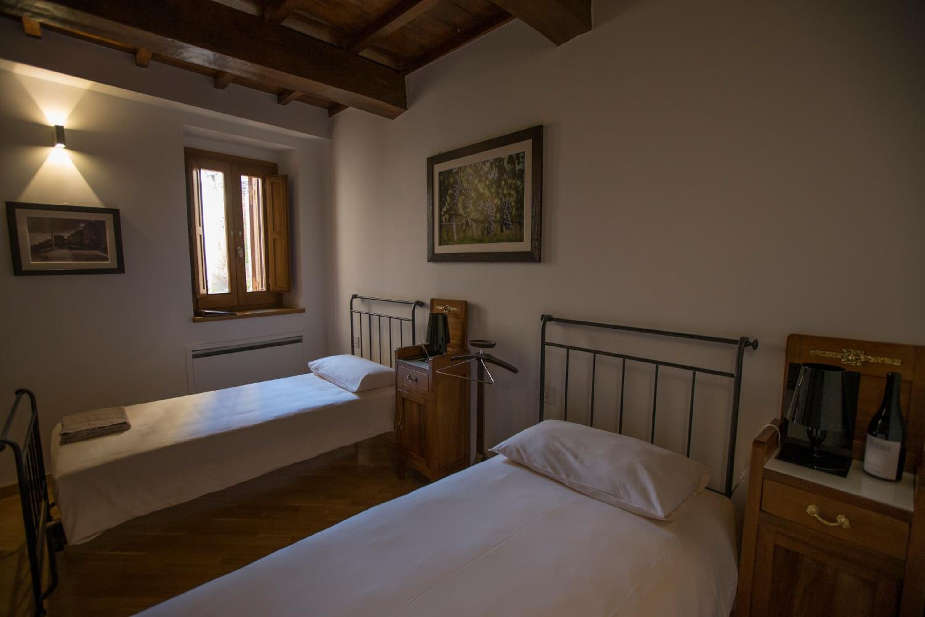 Twin Room with City View - Photo 1