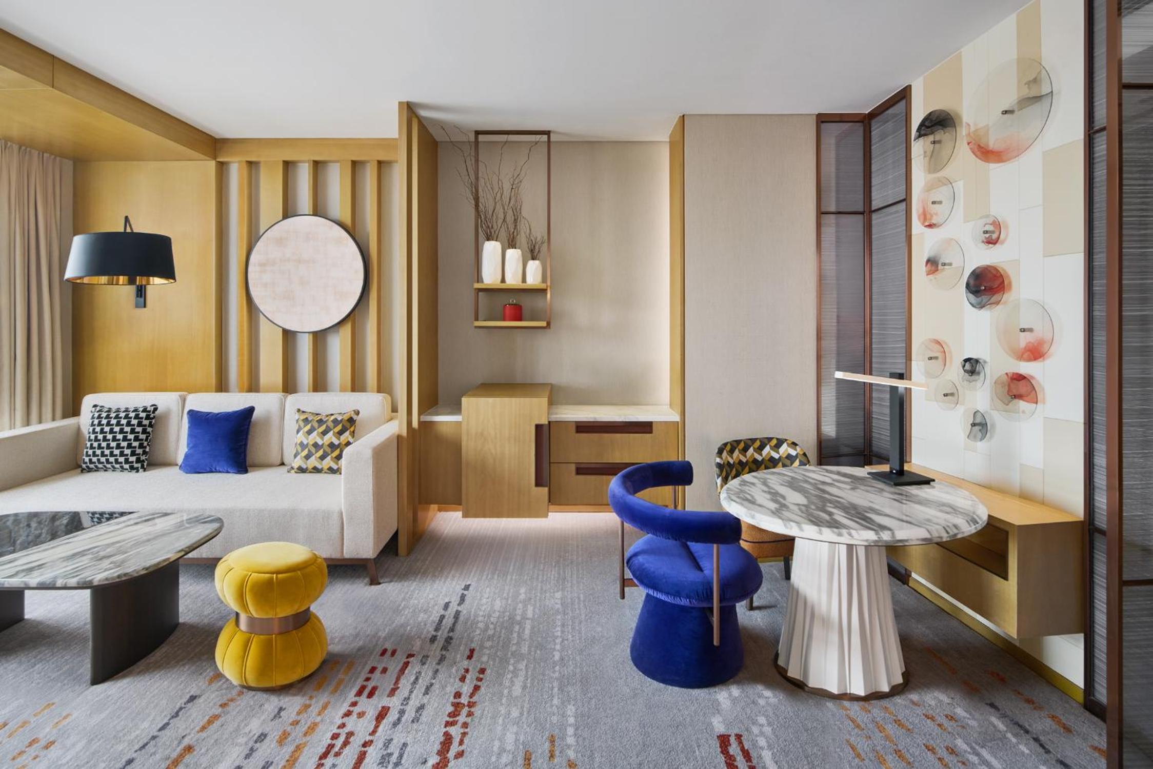 Executive King Suite with City View photo 2