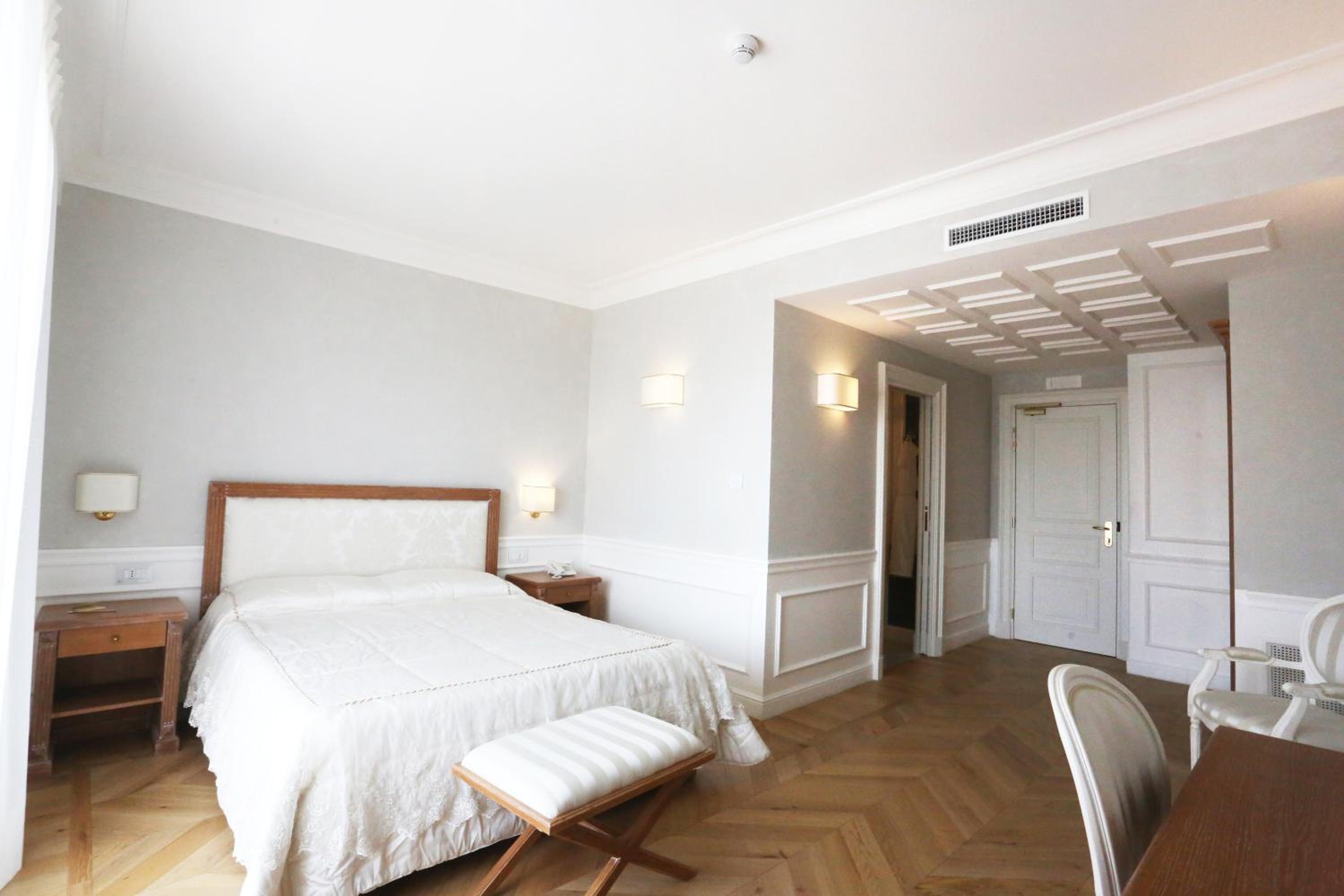 Deluxe Double or Twin Room - Photo 4