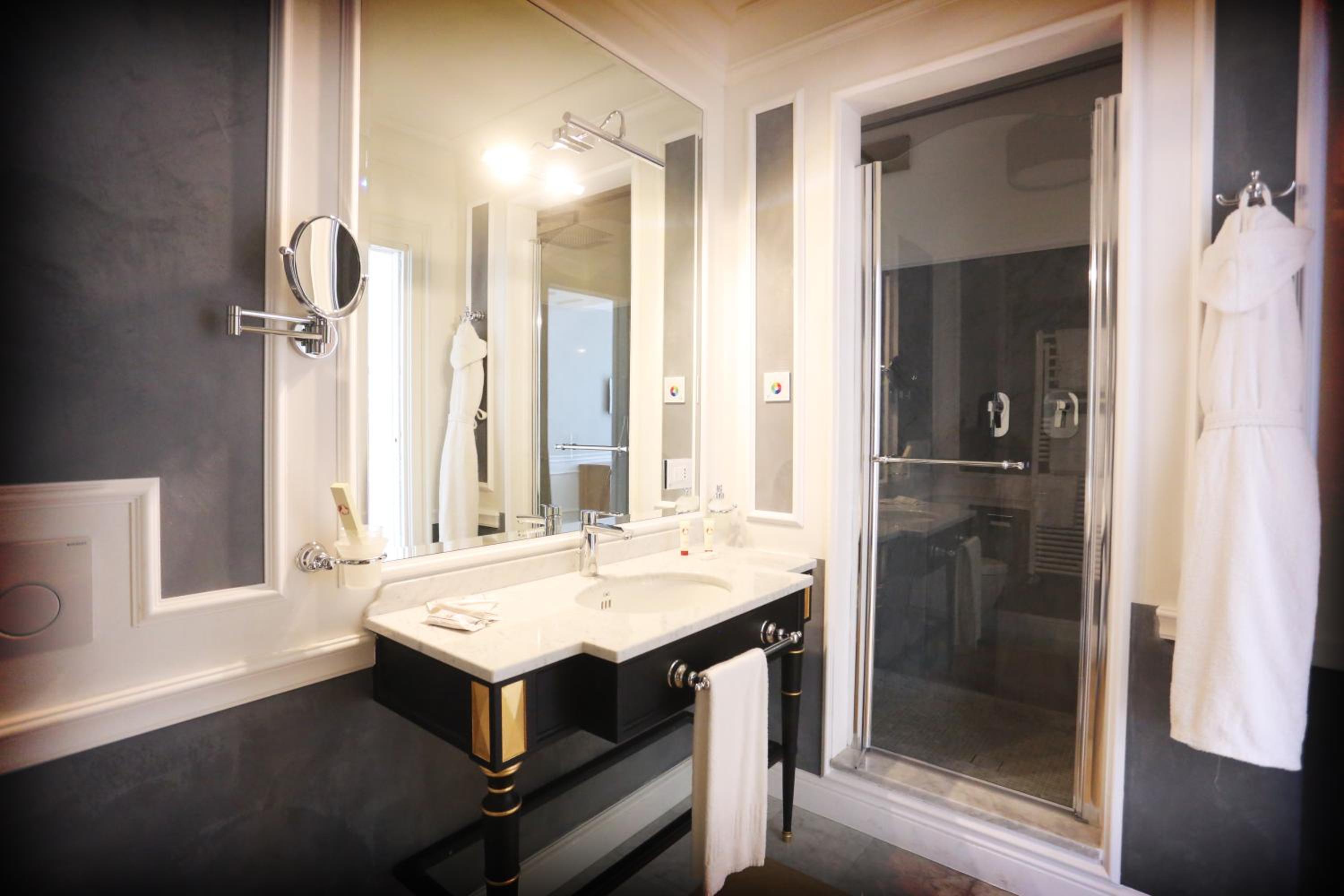Deluxe Double or Twin Room - Photo 3