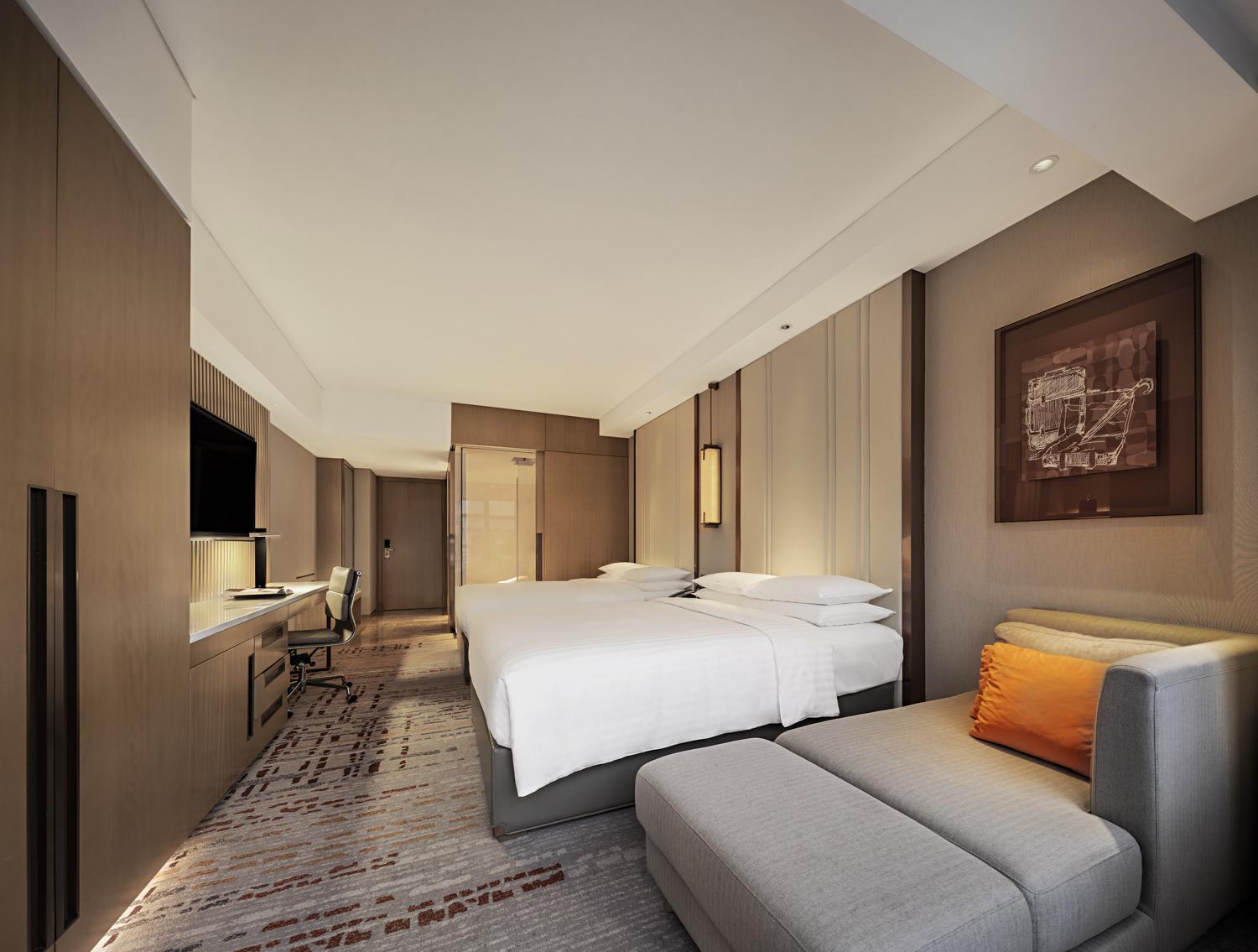 Deluxe Room with Two Double Beds and City View photo 3