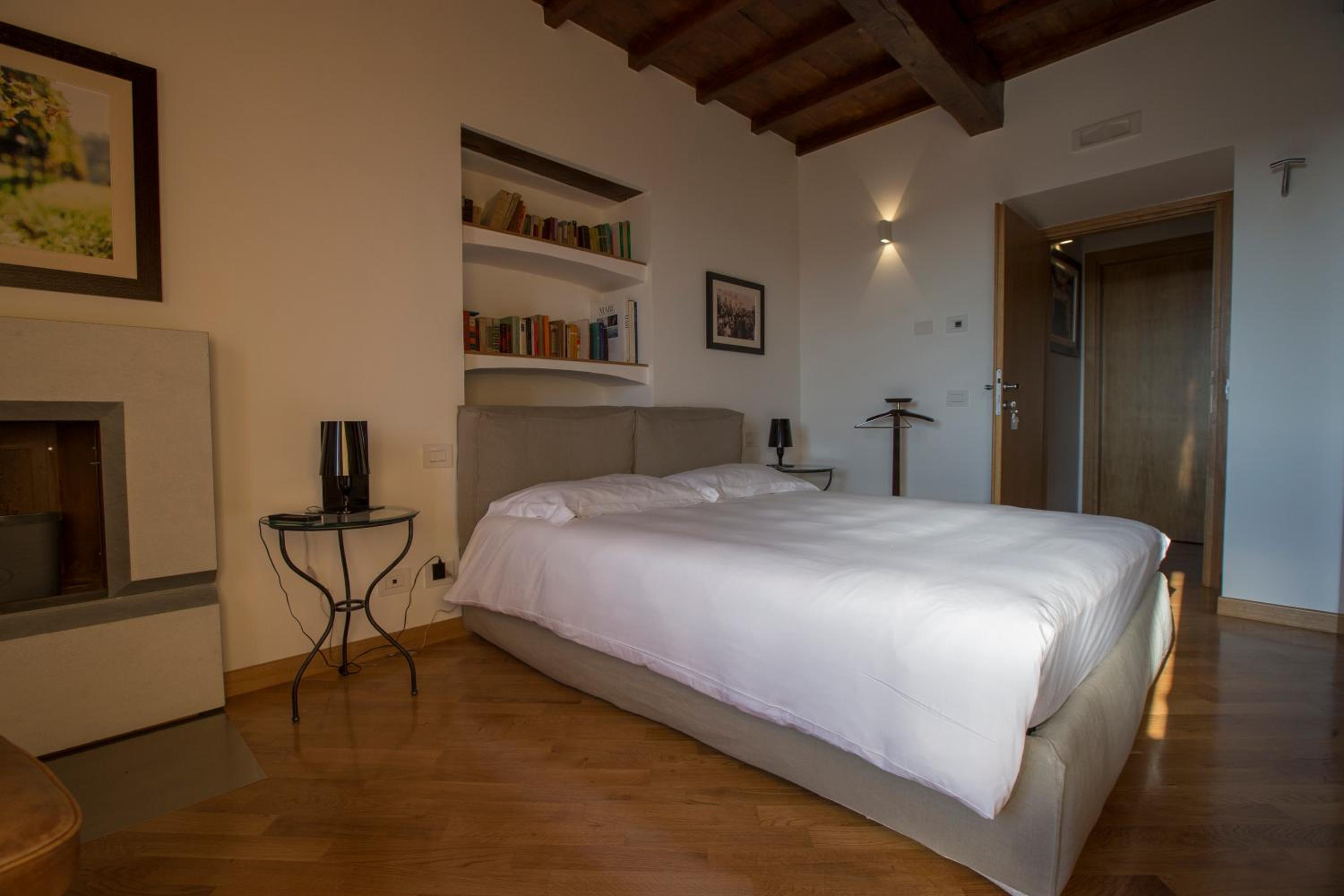 Double Room - Photo 16