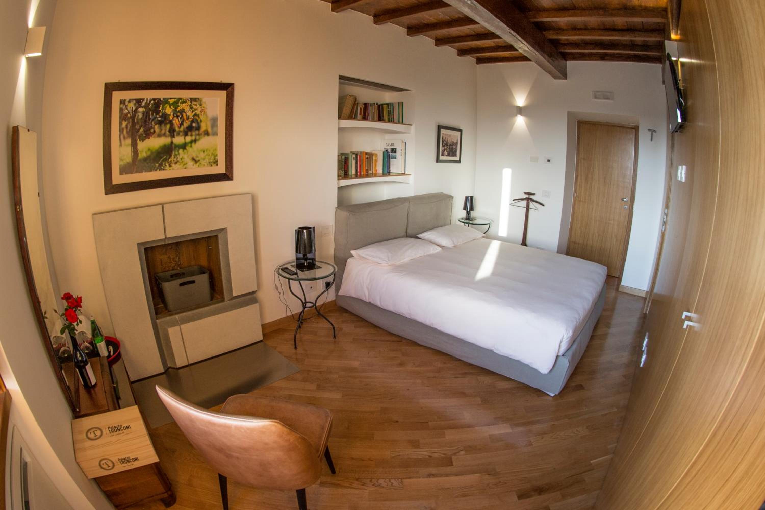 Double Room - Photo 11