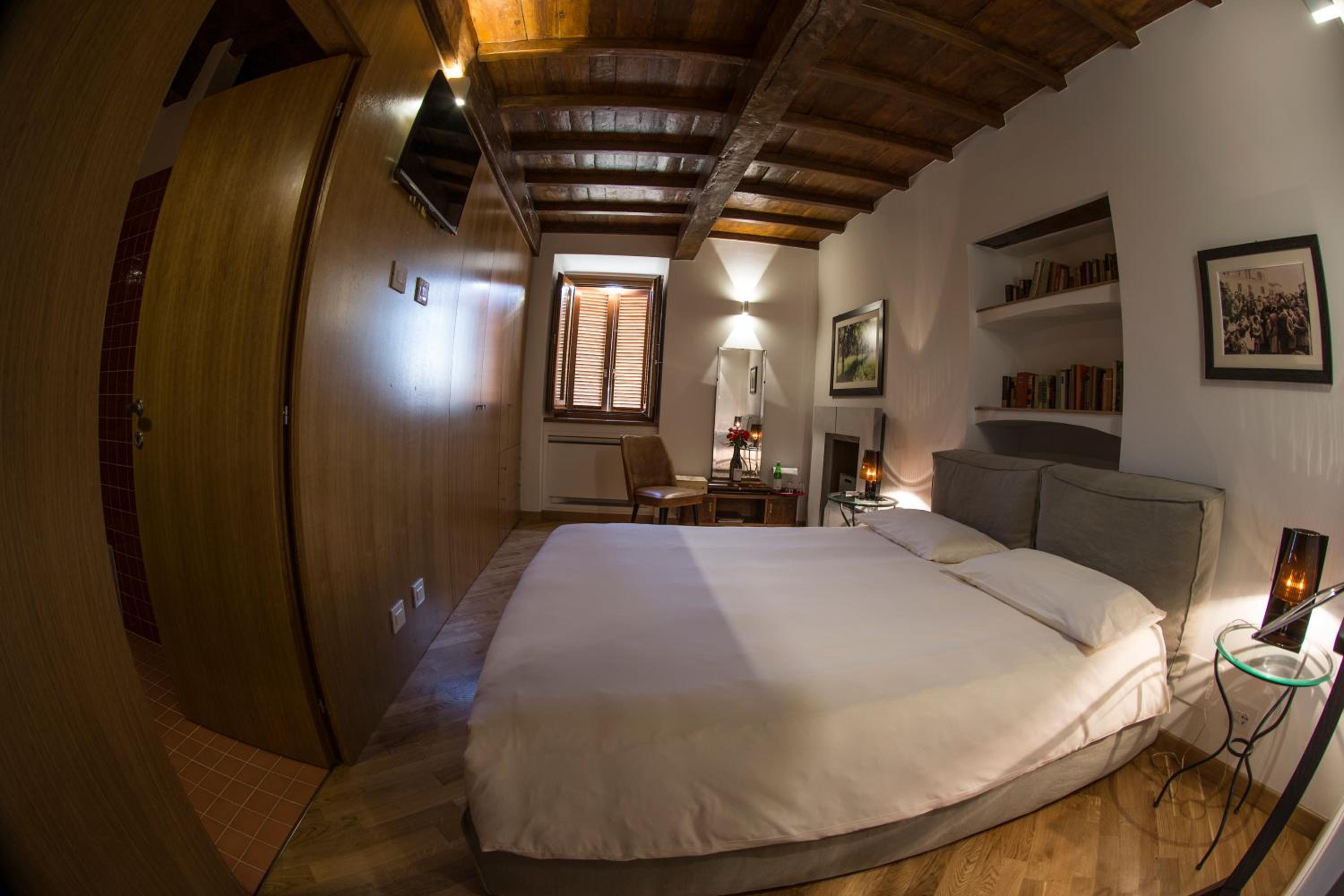 Double Room - Photo 14
