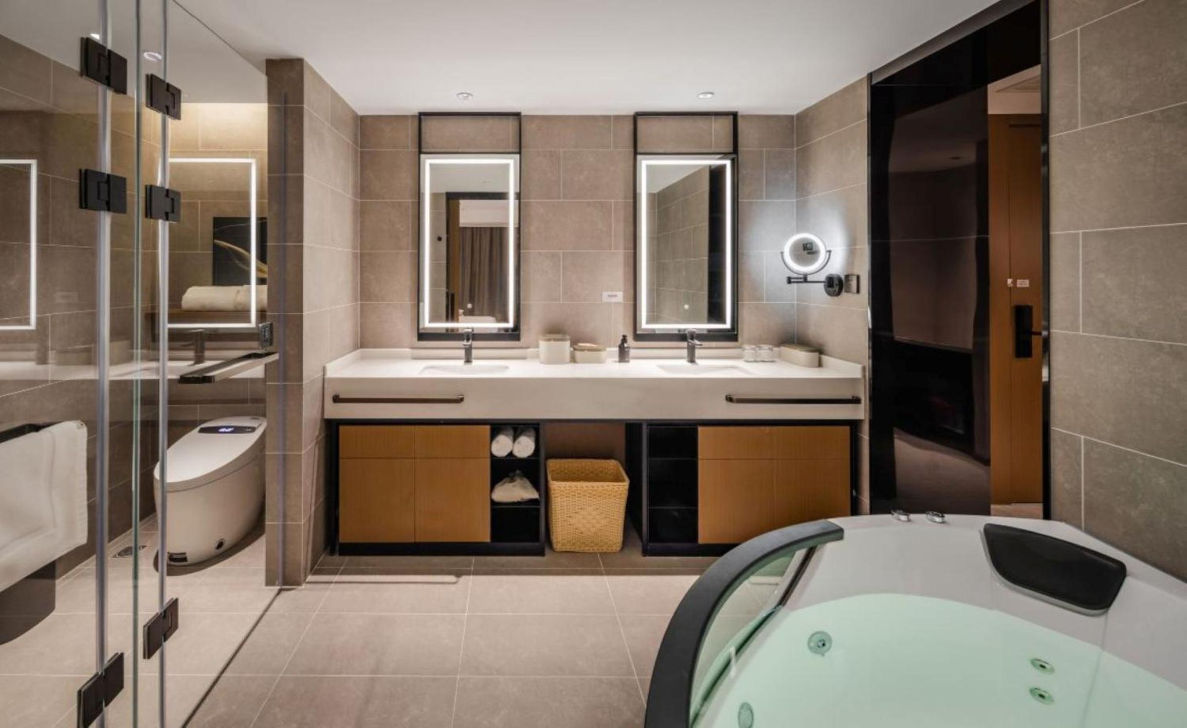 Jimu Suite with Bathtub photo 2