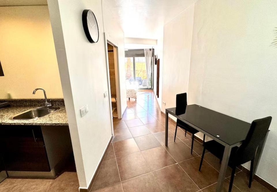 One-Bedroom Apartment with Garden photo 2
