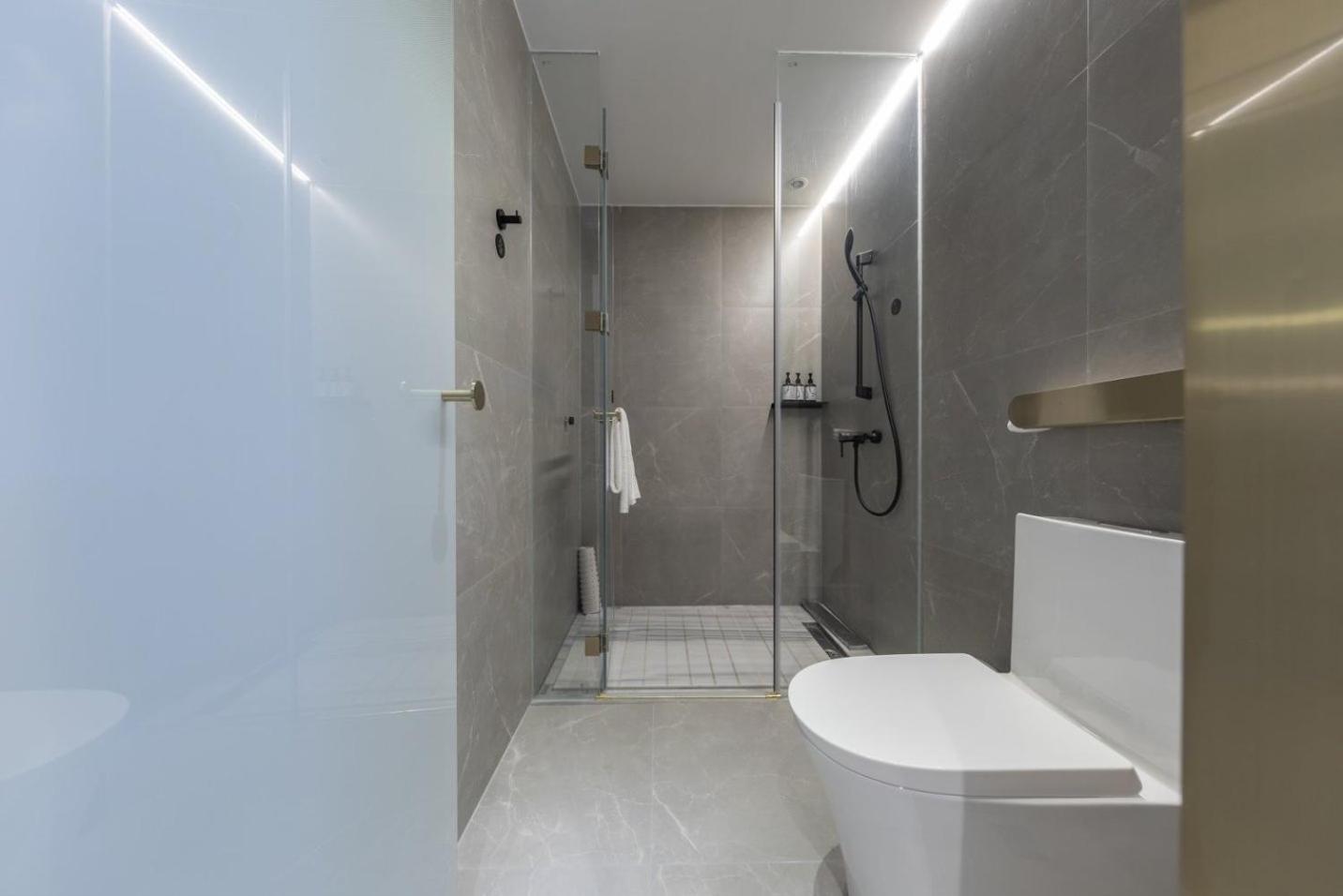 Super Suite