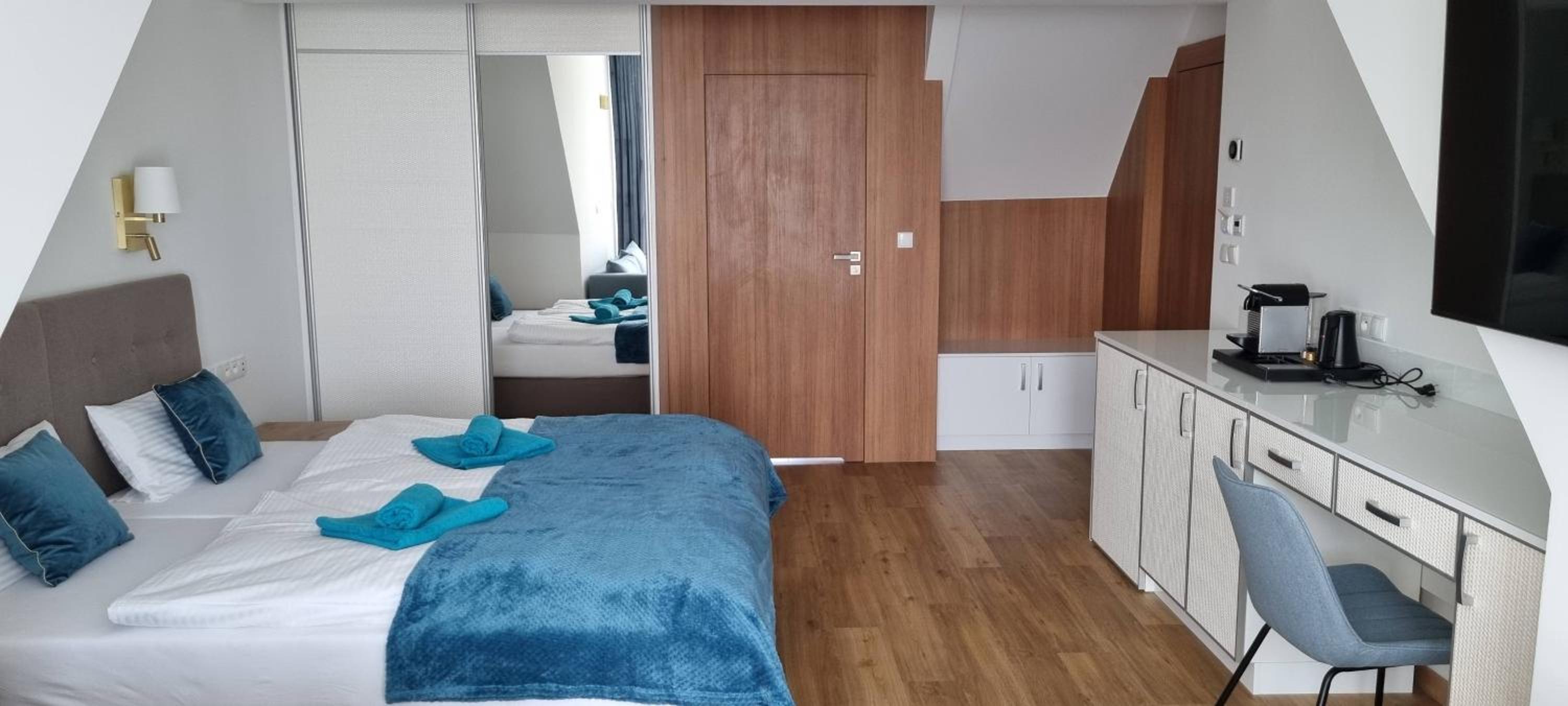 Double Room with Lake View photo 2