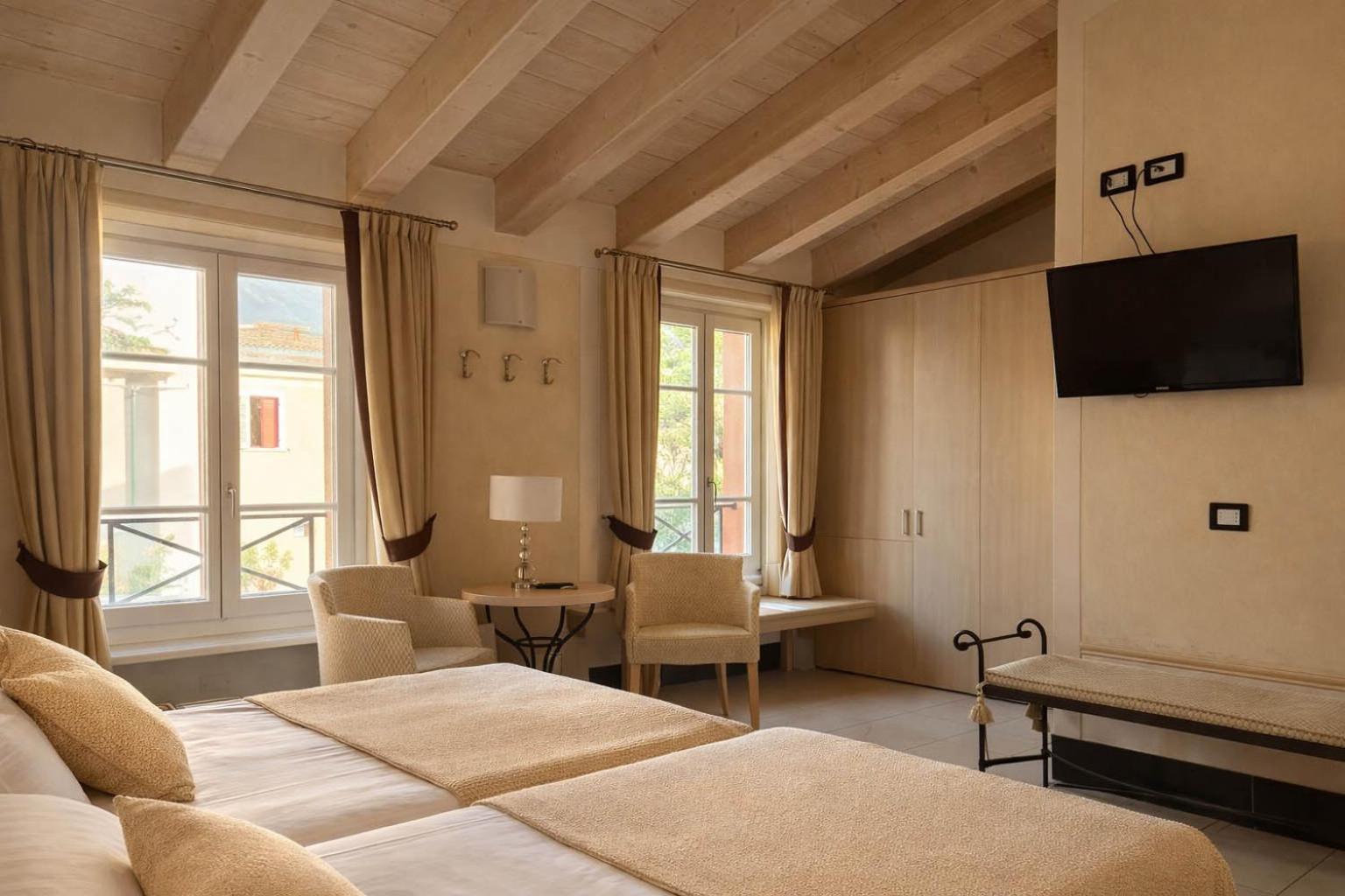 Double Room with Lake View photo 2