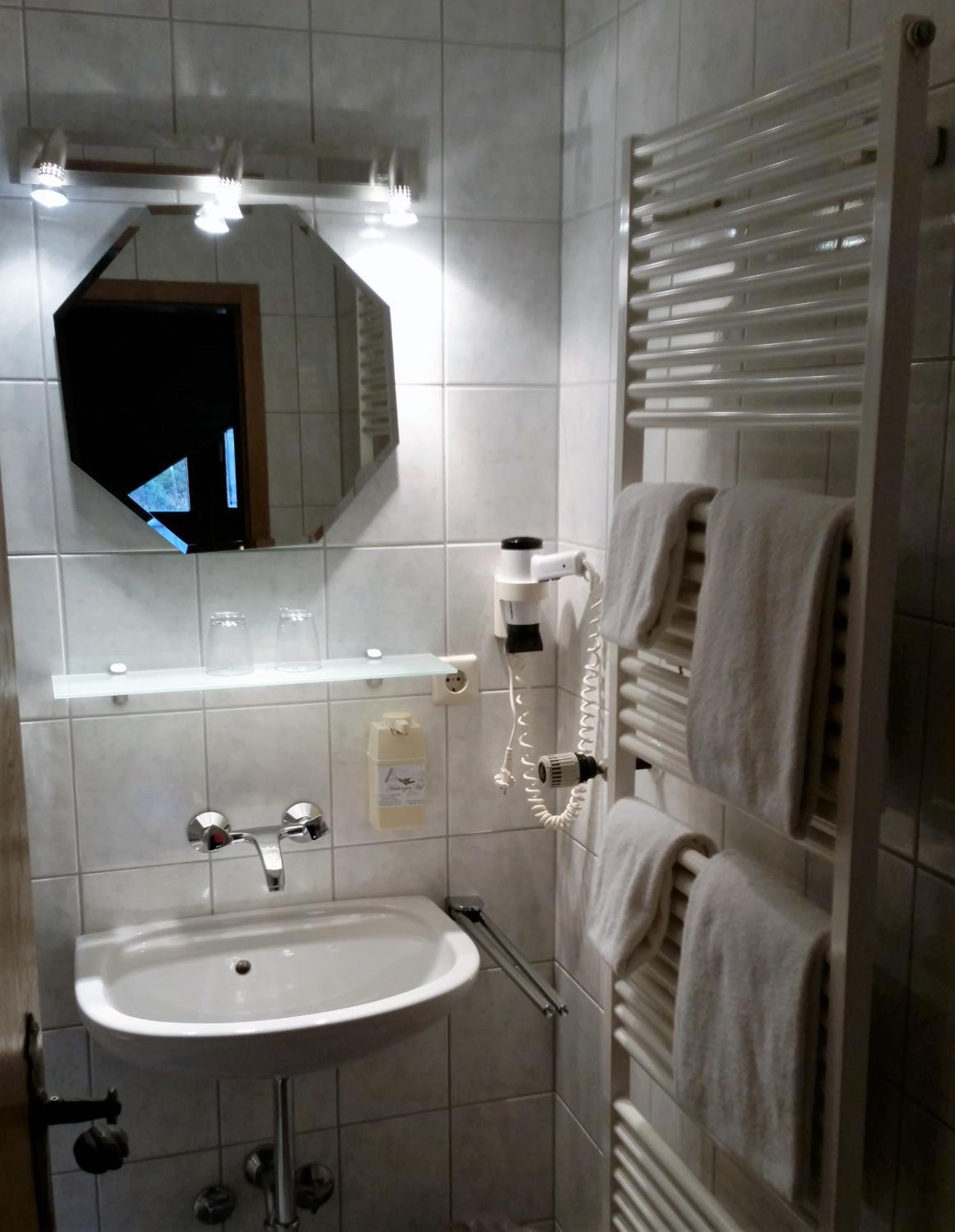 Triple Room with Private Bathroom - Photo 4
