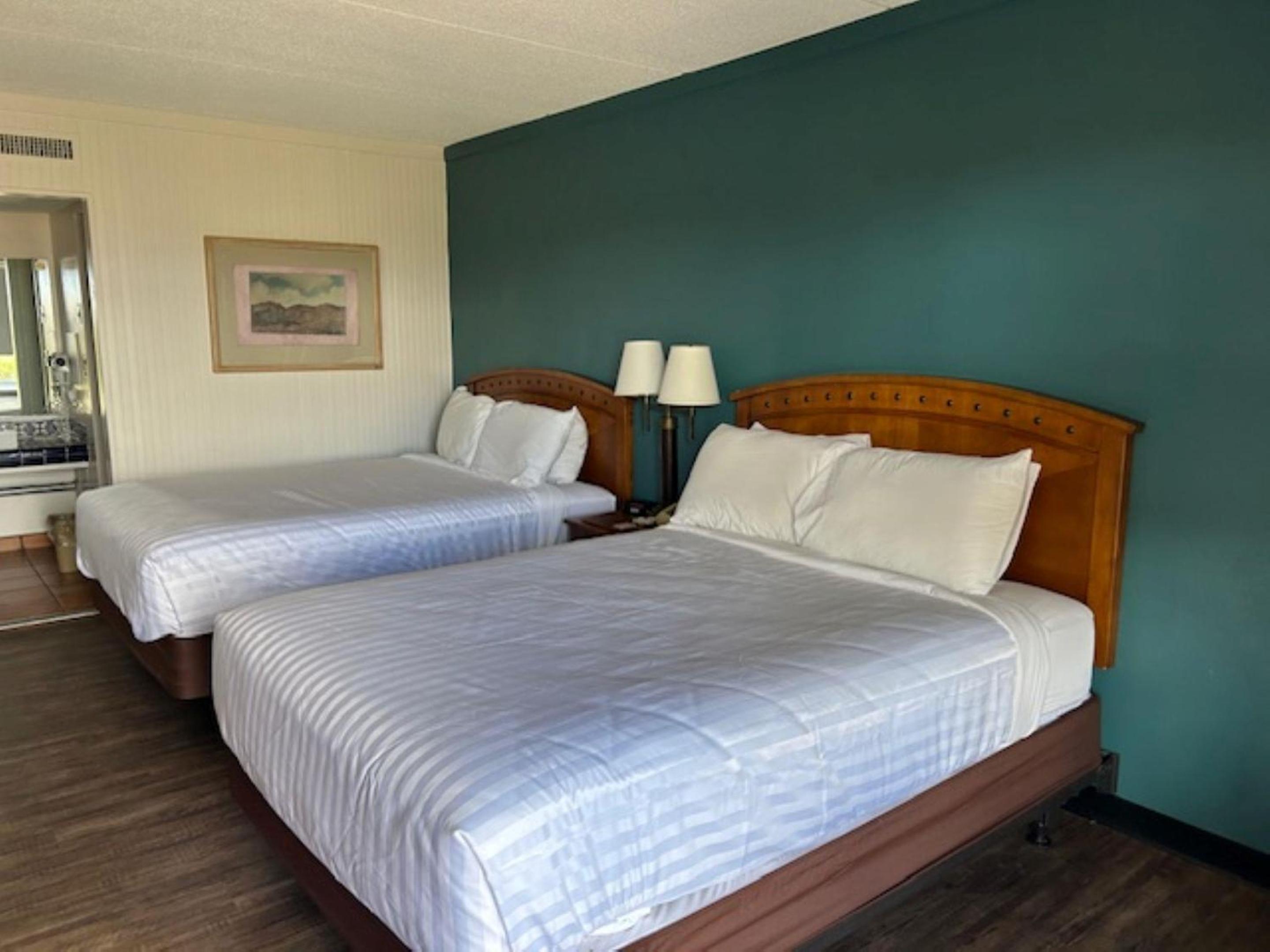 Queen Room with Two Queen Beds and Roll-In Shower - Disability Access/Non-Smoking - Photo 2