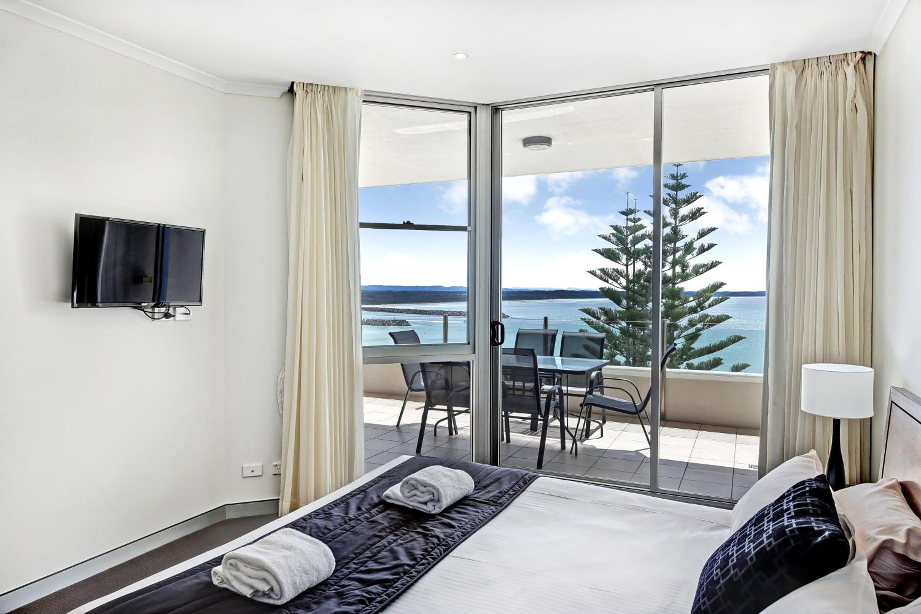 One-Bedroom Apartment with Ocean View photo 3