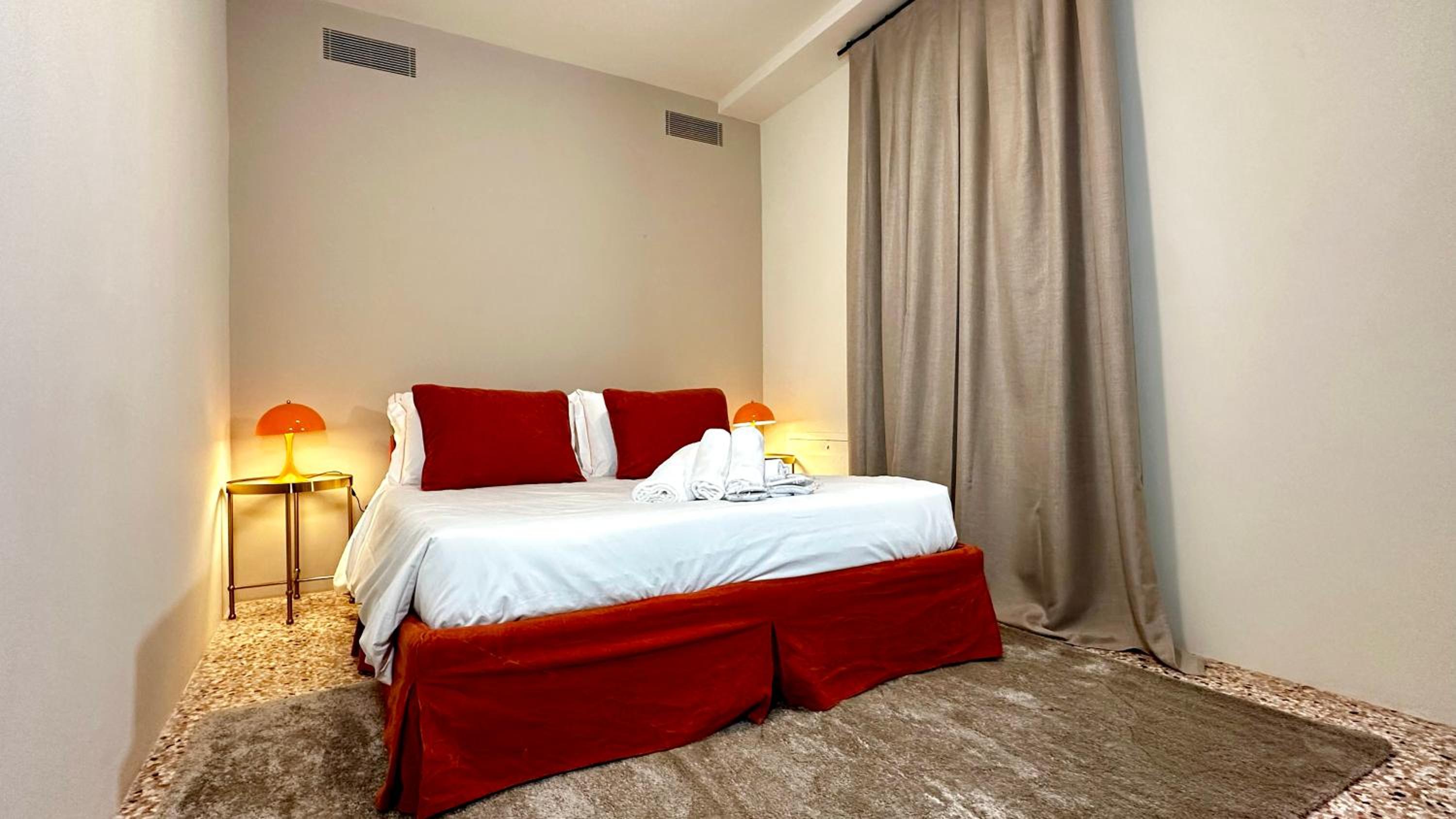 Two-Bedroom Deluxe Apartment photo 2