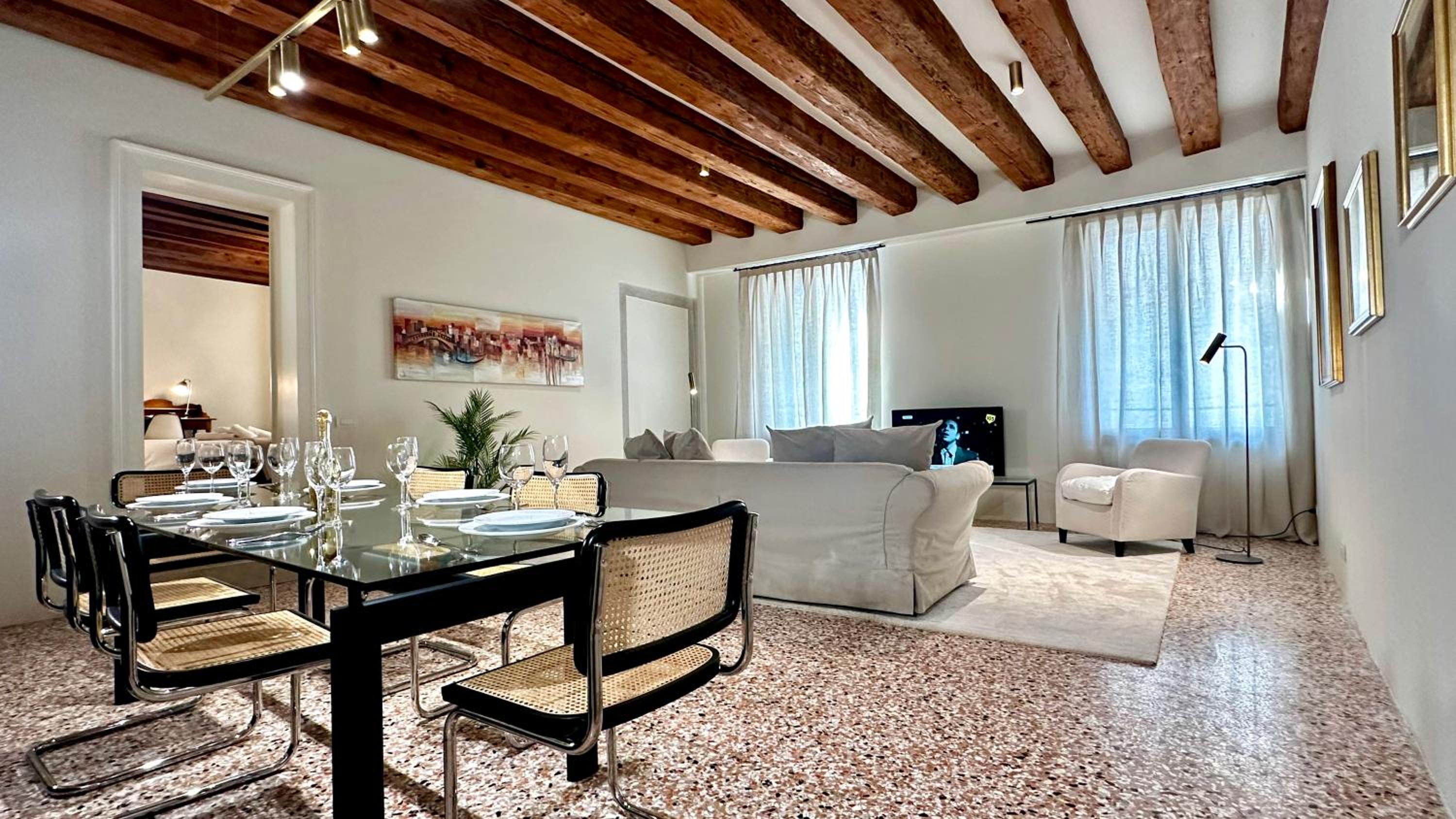 Two-Bedroom Deluxe Apartment photo 1