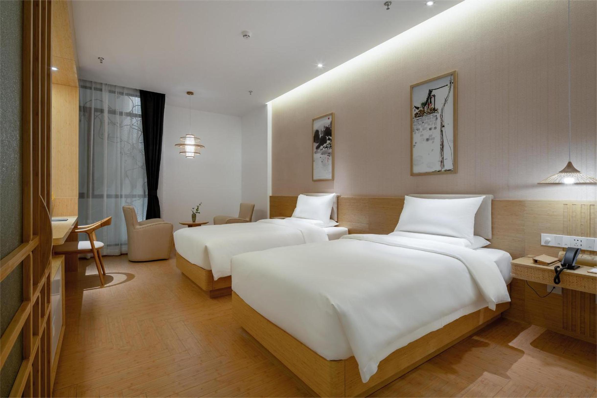 Superior Twin Room with Inner Window