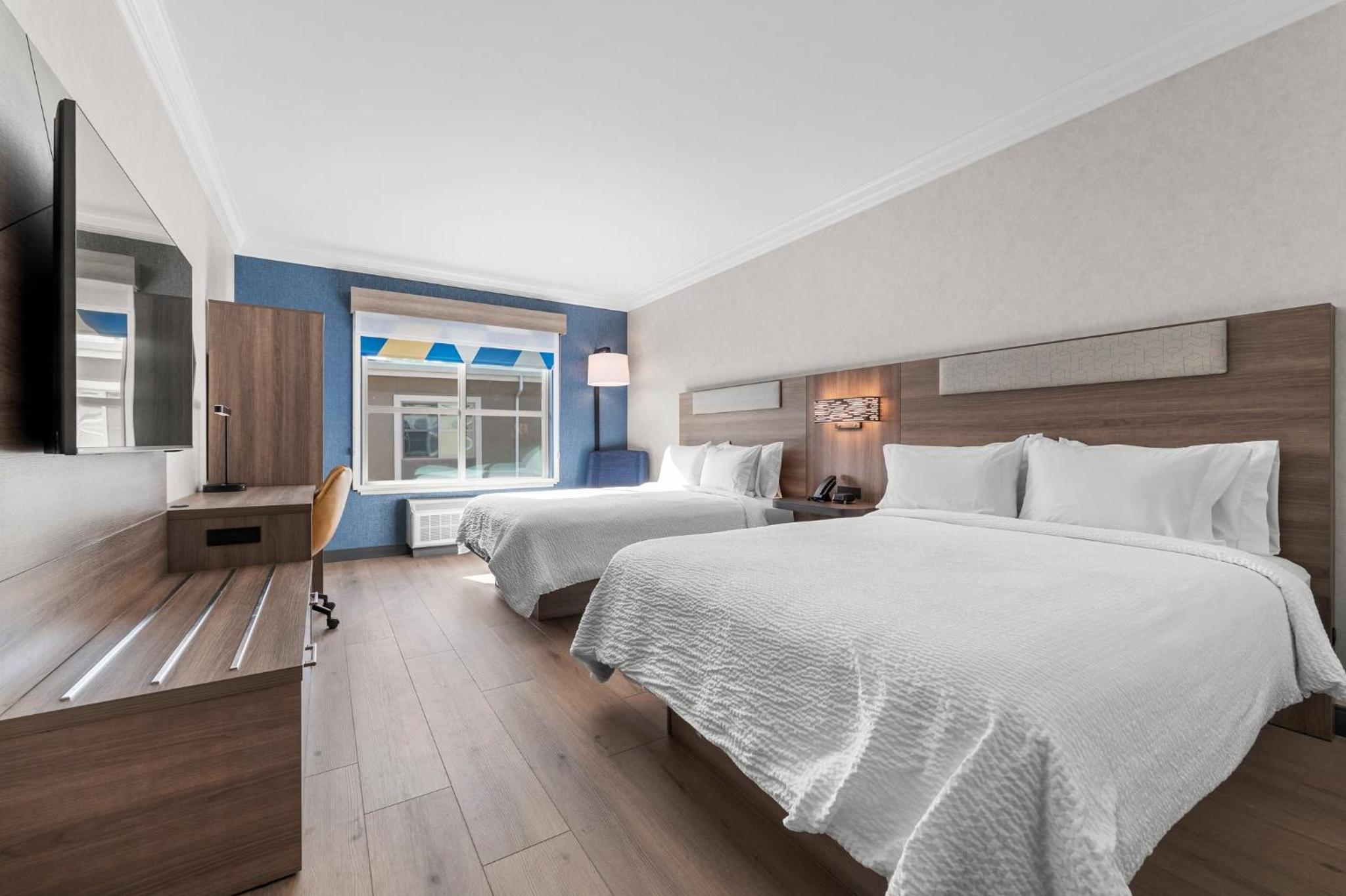 Essential Queen Room with Two Queen Beds and Courtyard View - Photo 2