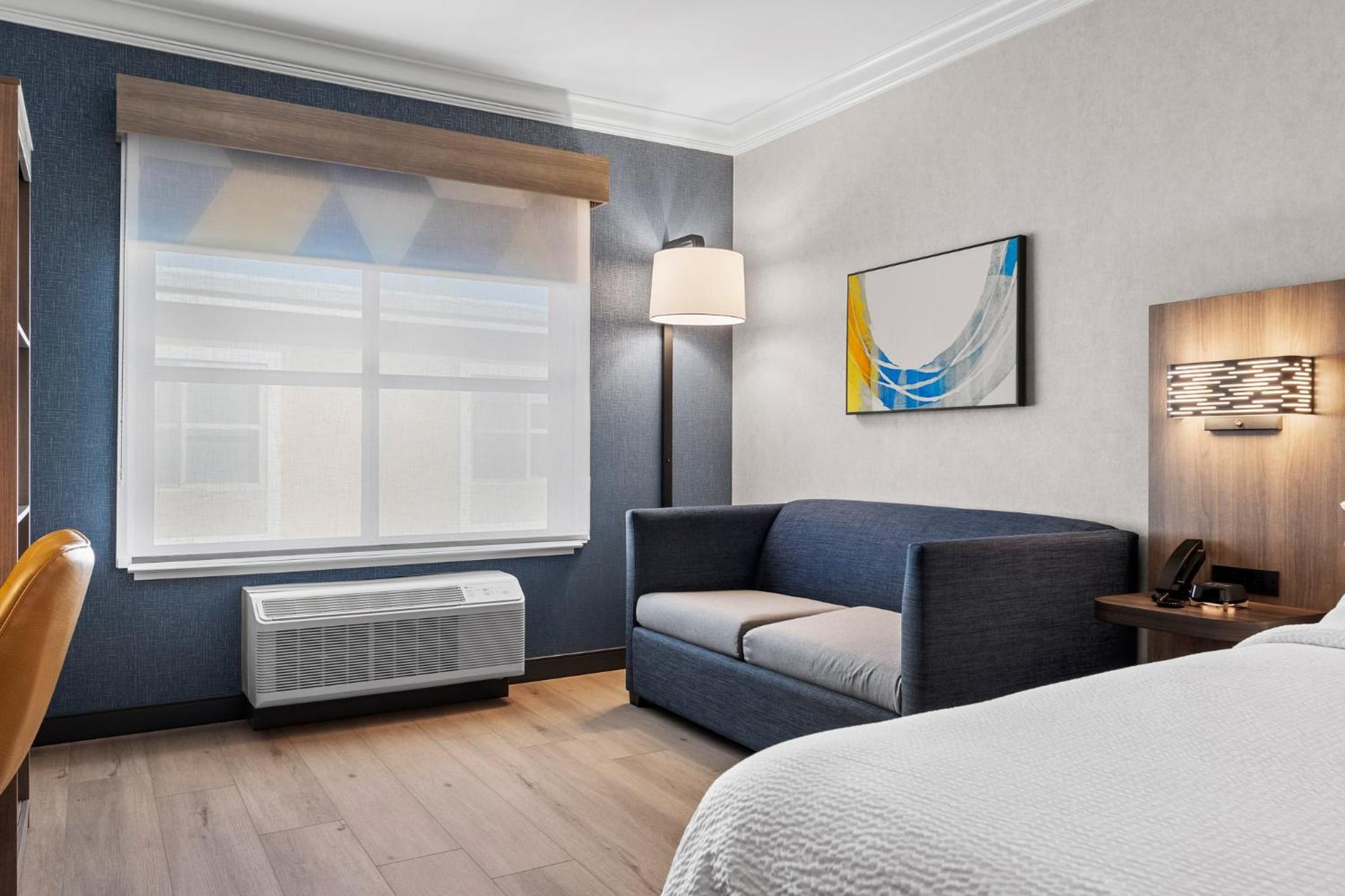 Essential King Room with Courtyard View - Photo 3