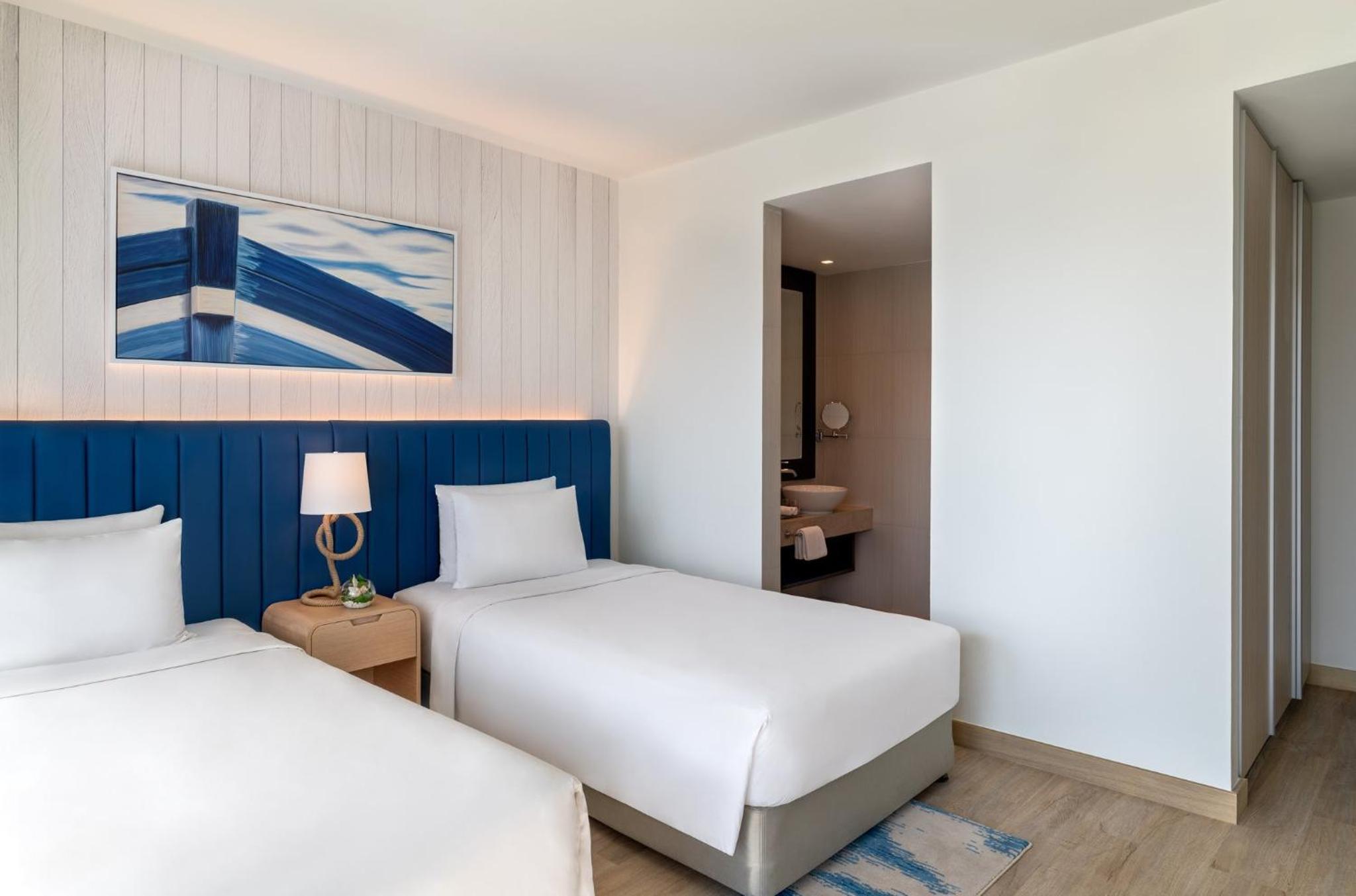 Two-Bedroom Suite with Sea View and Balcony - Theme Park Access — photo 3