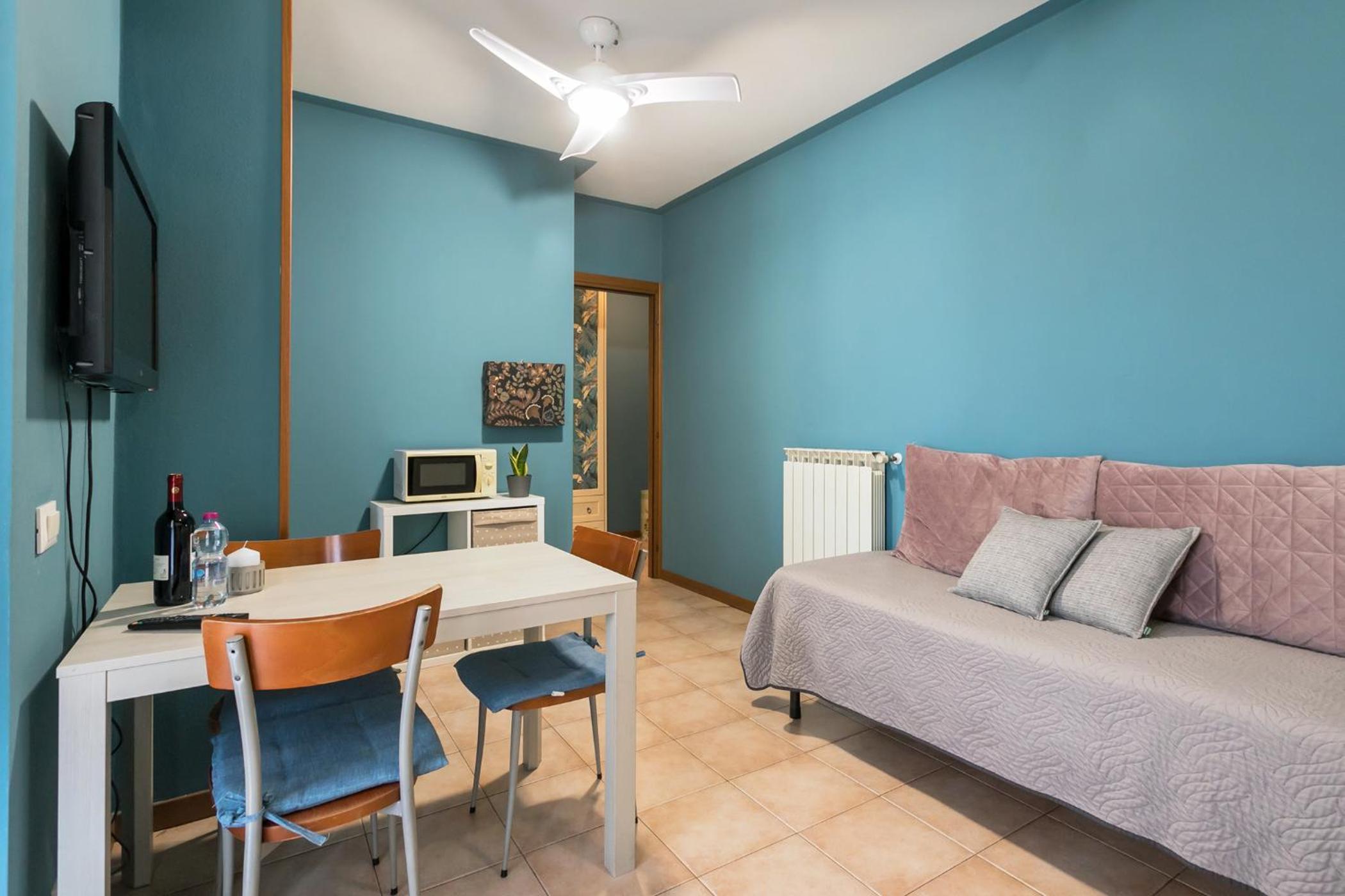 Deluxe One-Bedroom Apartment