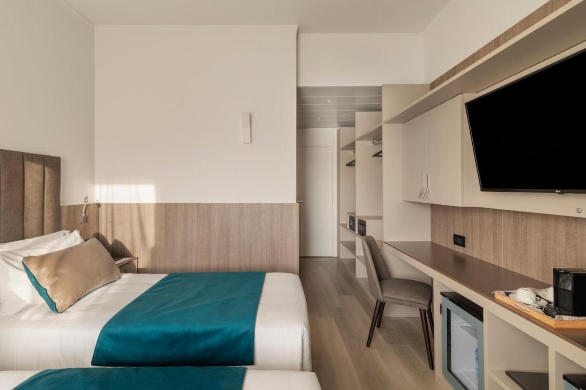 Business Twin Room - Photo 2