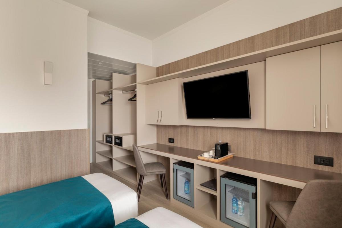 Business Twin Room - Photo 4