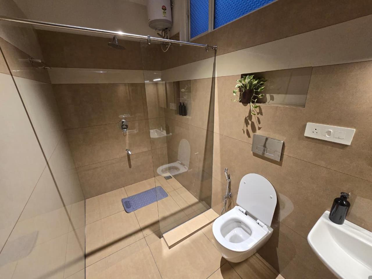 Deluxe Double Room (2 Adults + 1 Child)